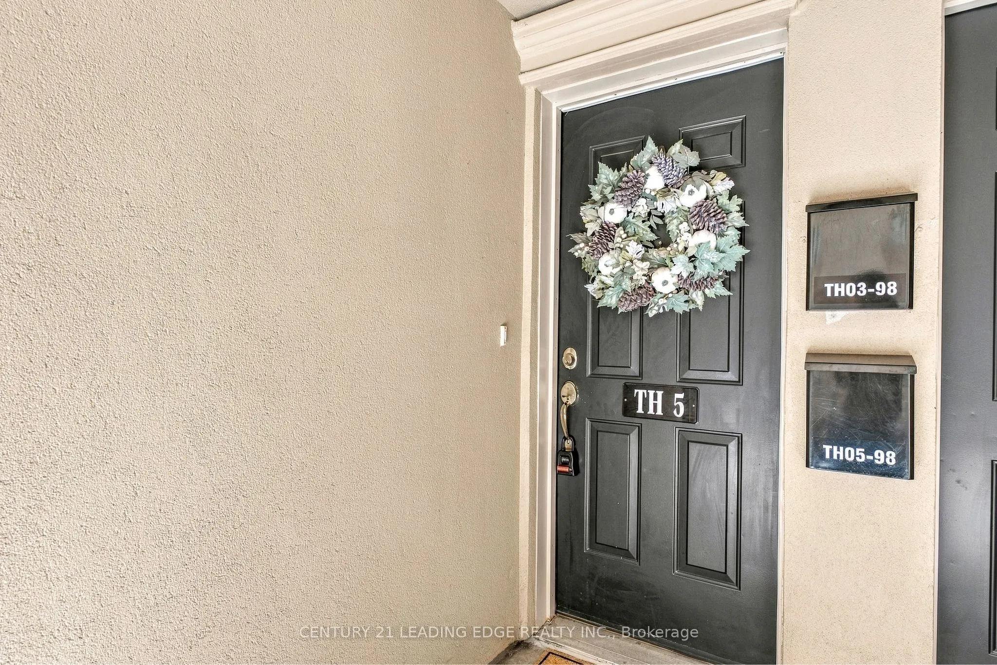 98 Carr Street #TH5