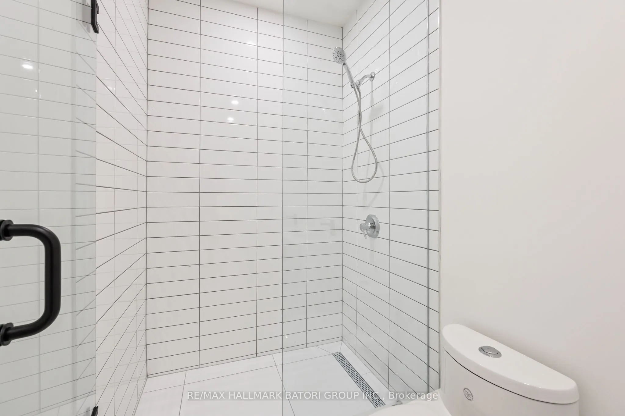 18 Keewatin Avenue #2