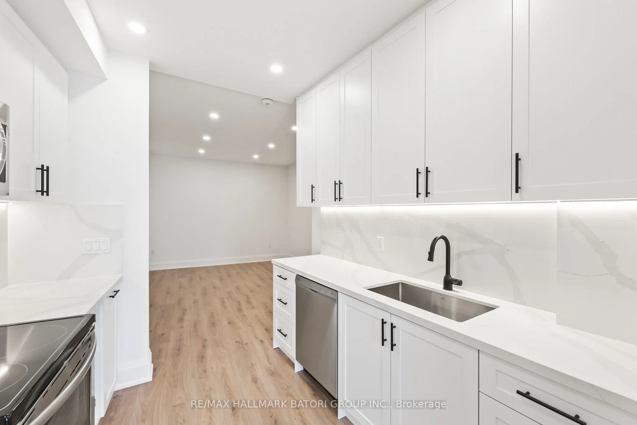 18 Keewatin Avenue #2