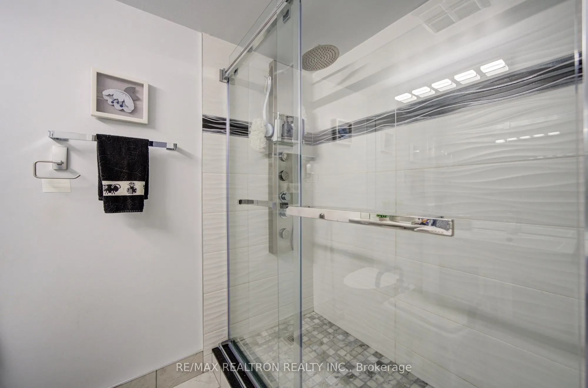 5460 Yonge Street #611