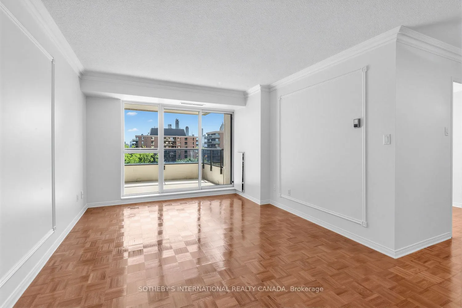 38 Avoca Avenue #704