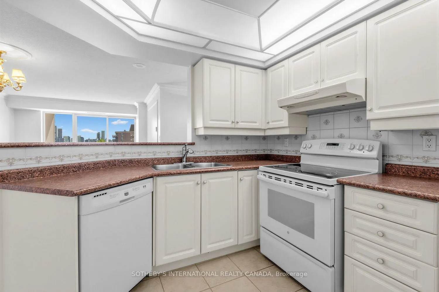38 Avoca Avenue #704