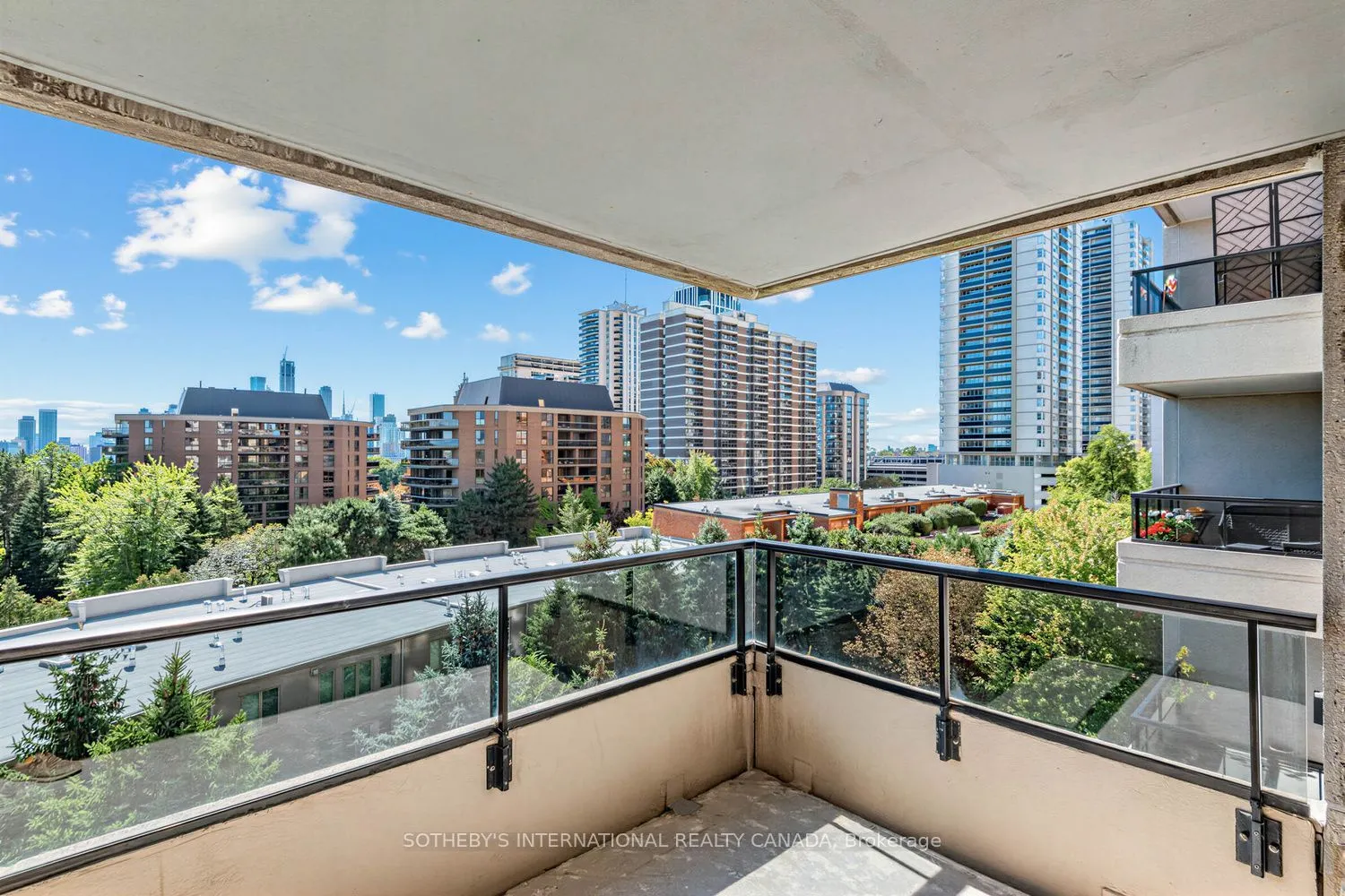 38 Avoca Avenue #704
