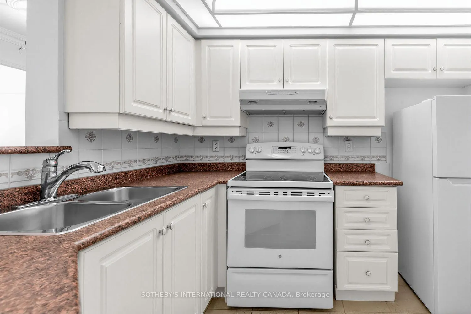 38 Avoca Avenue #704