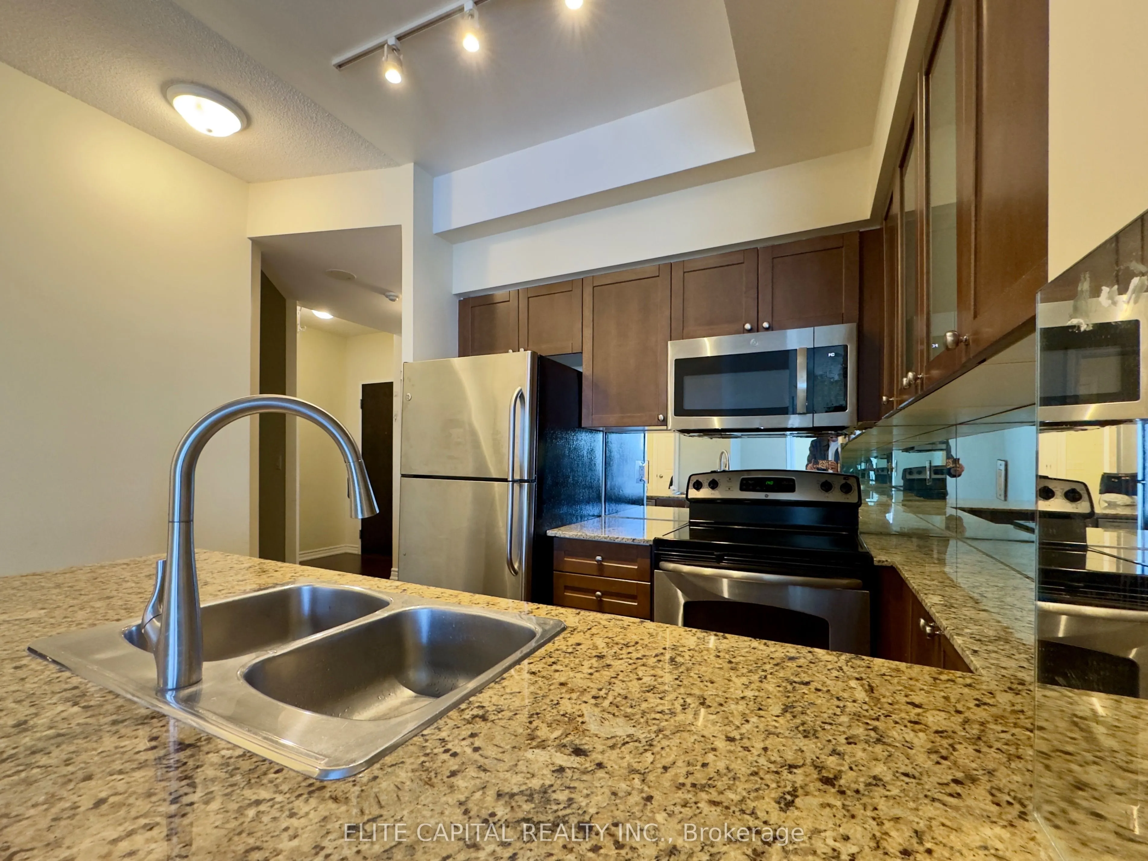 761 Bay Street #3502