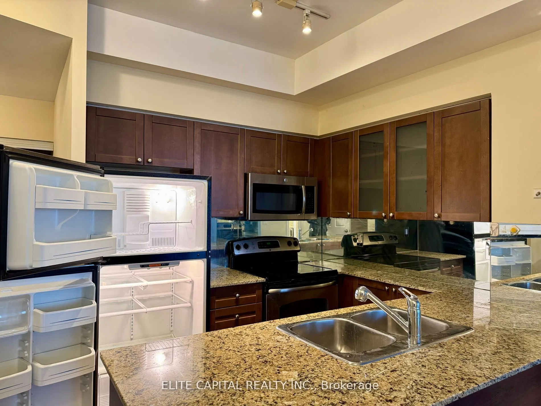761 Bay Street #3502