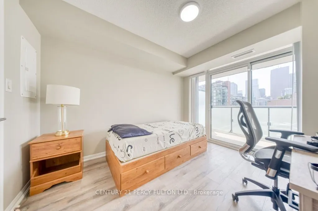 400 Adelaide Street E #1107