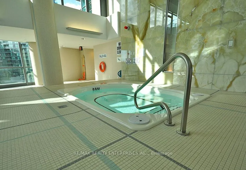 215 Fort York Boulevard #612
