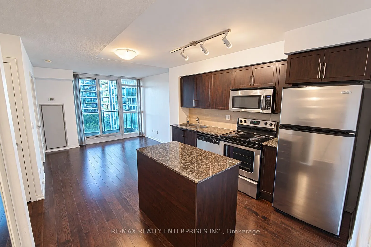 215 Fort York Boulevard #612