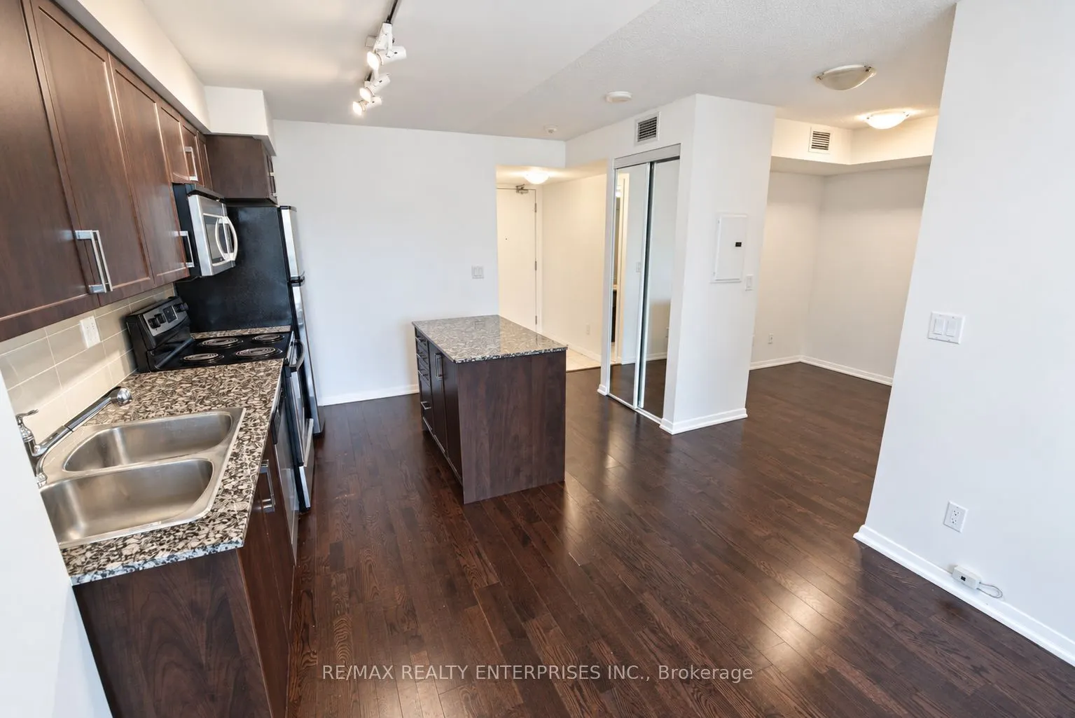 215 Fort York Boulevard #612
