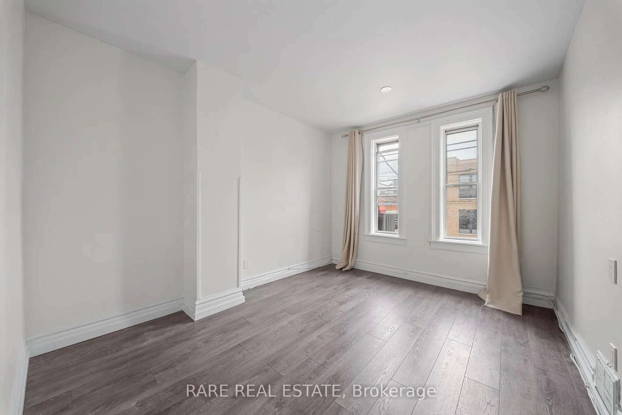 200 Bathurst Street
