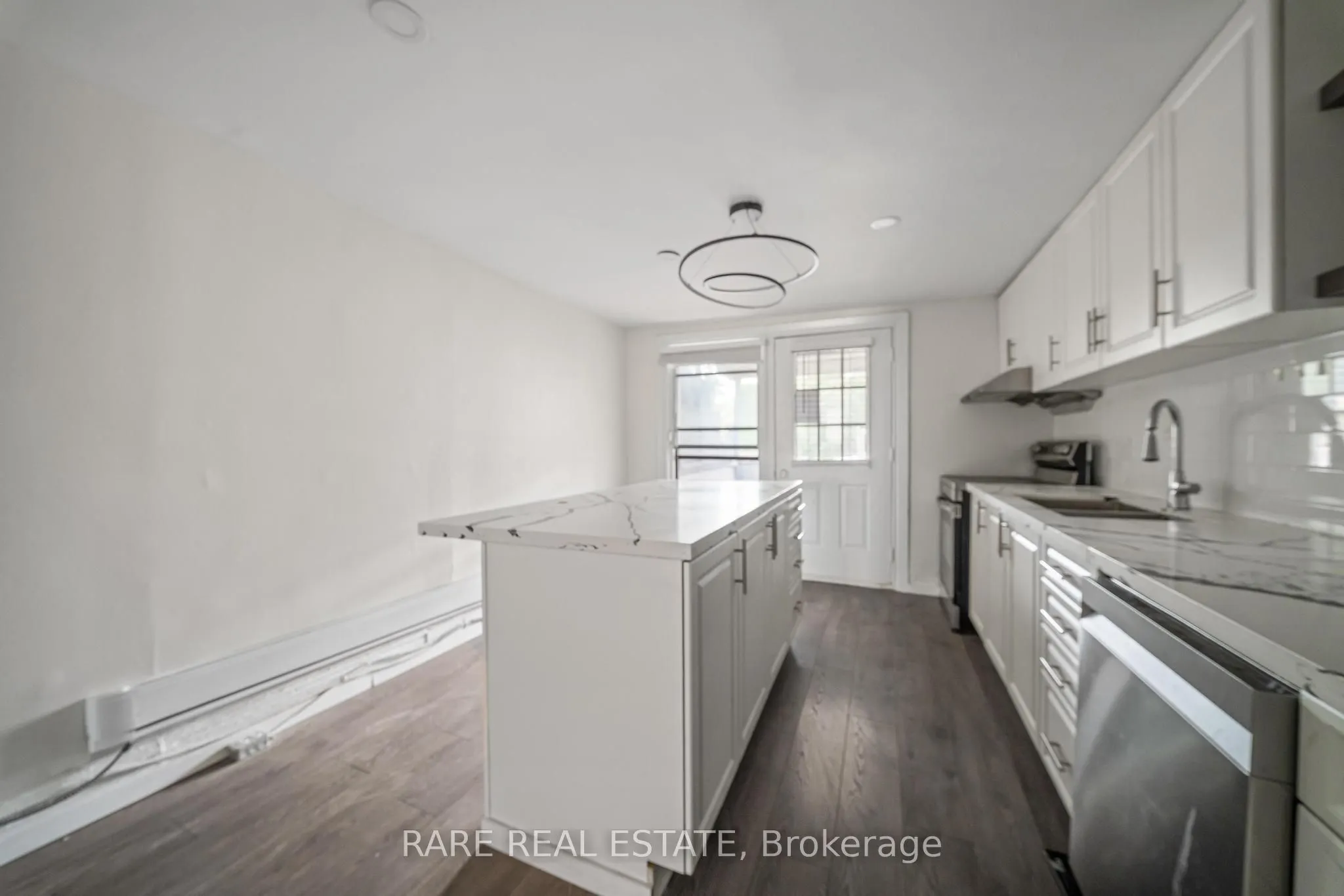 200 Bathurst Street