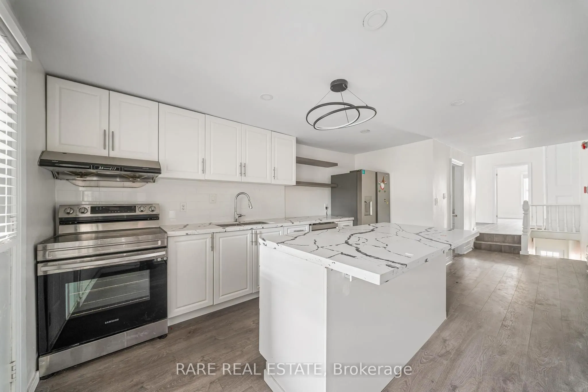 200 Bathurst Street