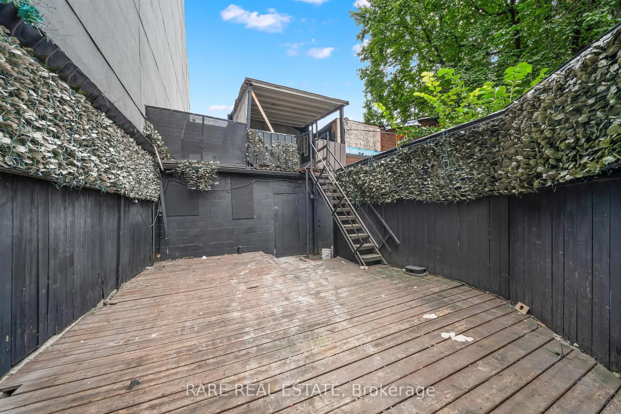 200 Bathurst Street