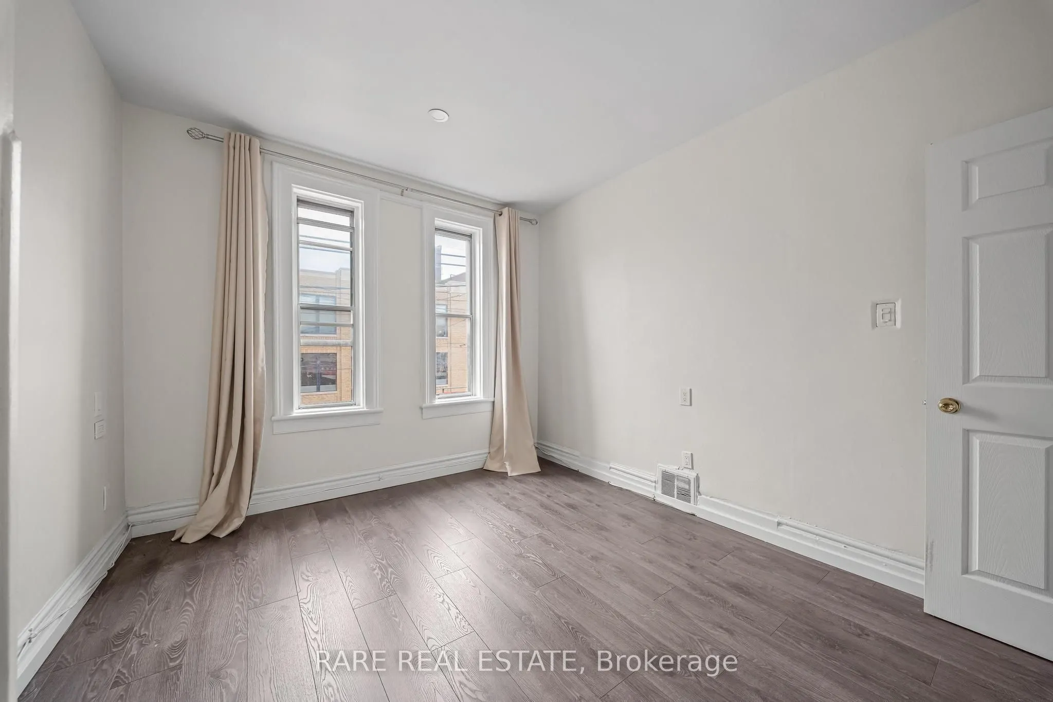 200 Bathurst Street