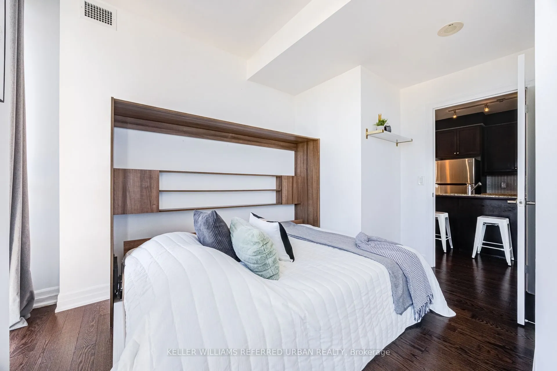 500 St Clair Avenue W #1006