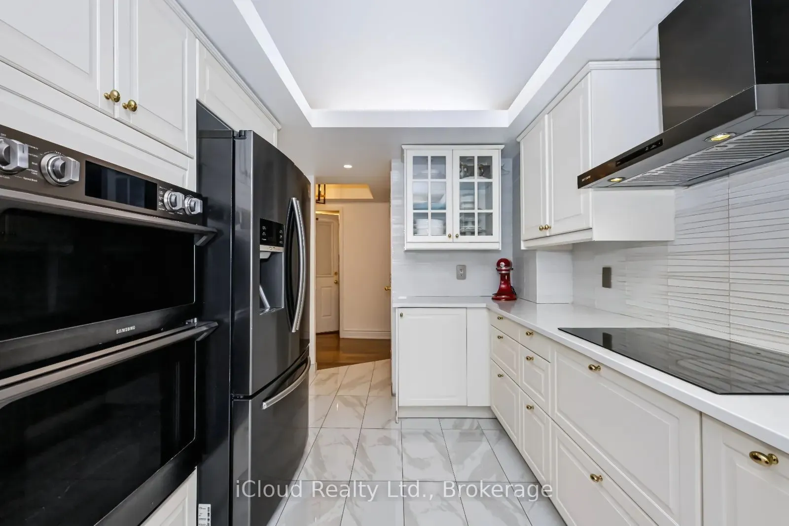 18 Hollywood Avenue #800
