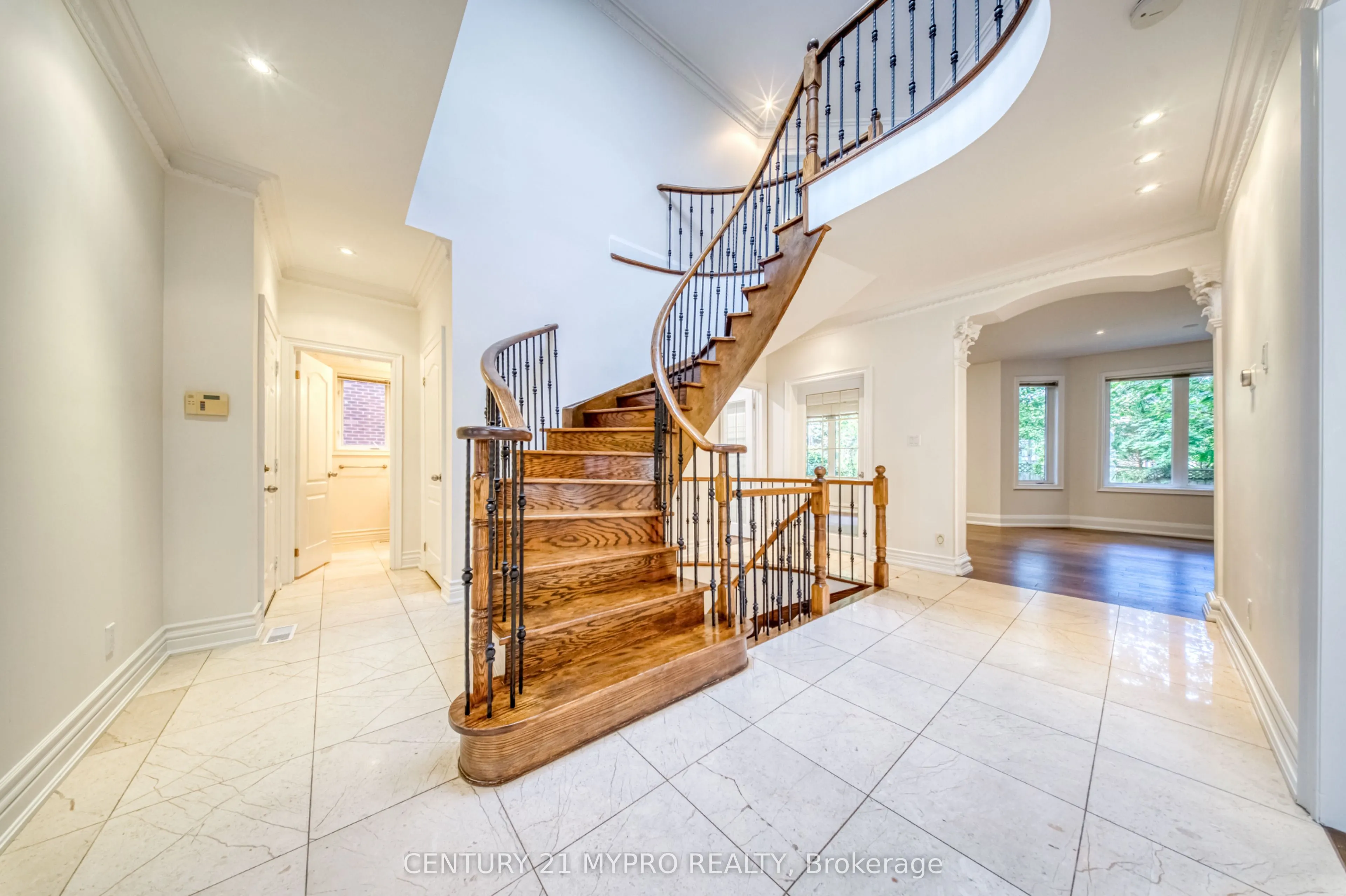 238 Poyntz Avenue
