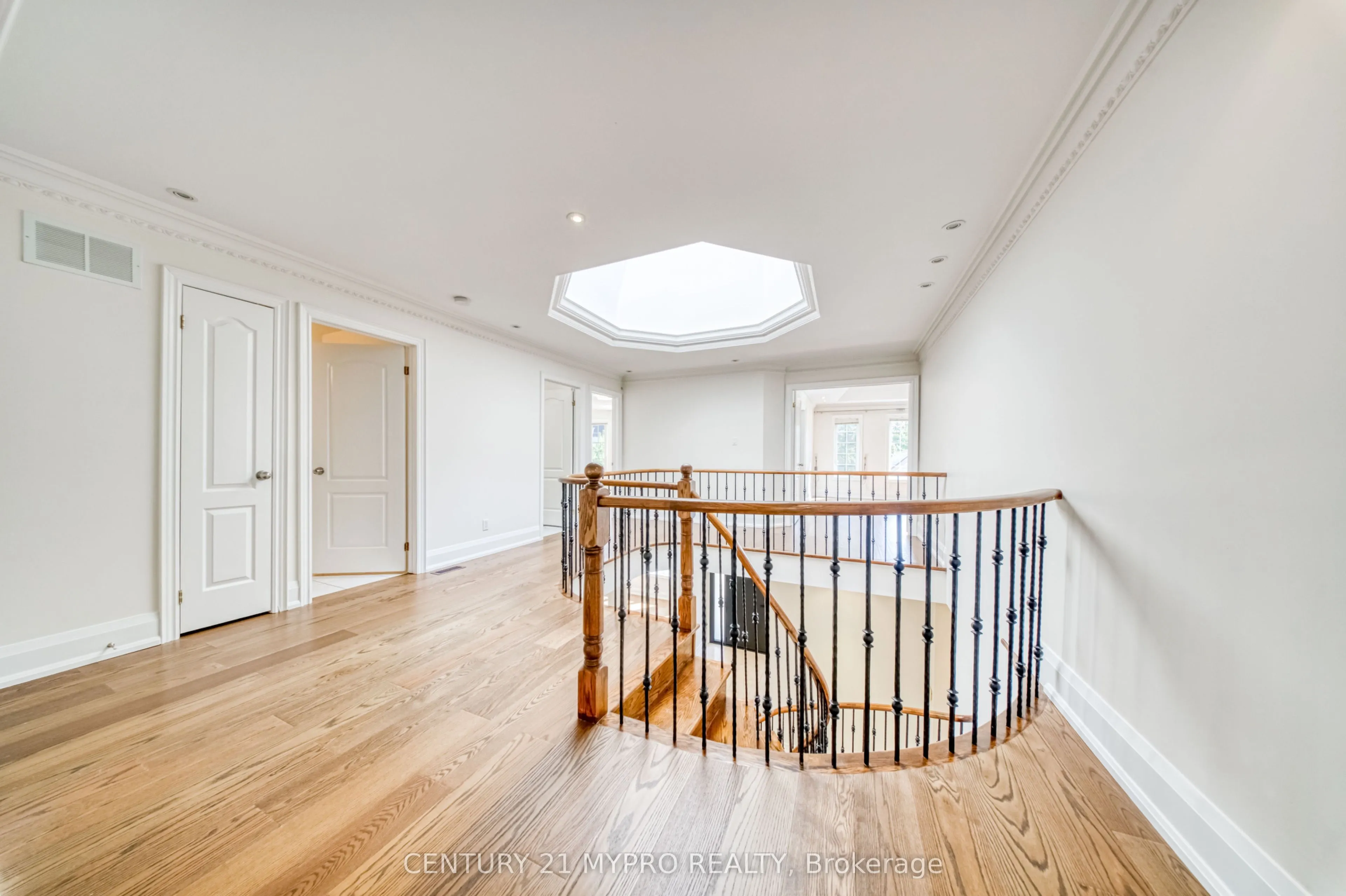 238 Poyntz Avenue
