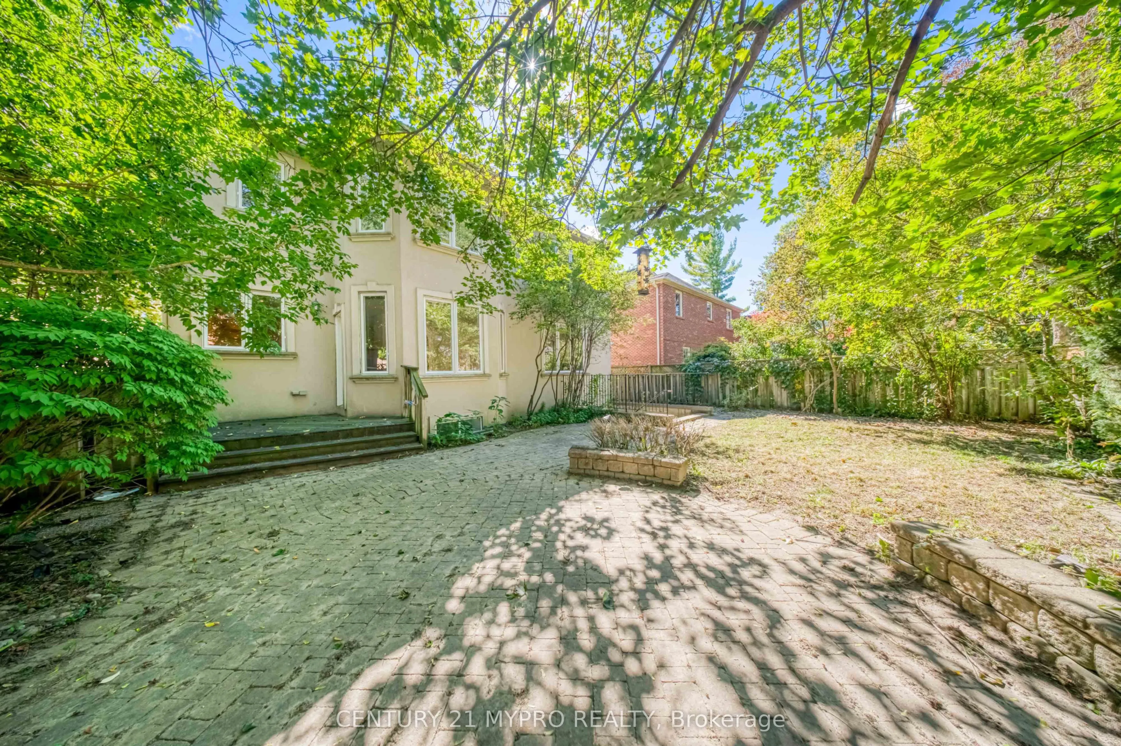 238 Poyntz Avenue