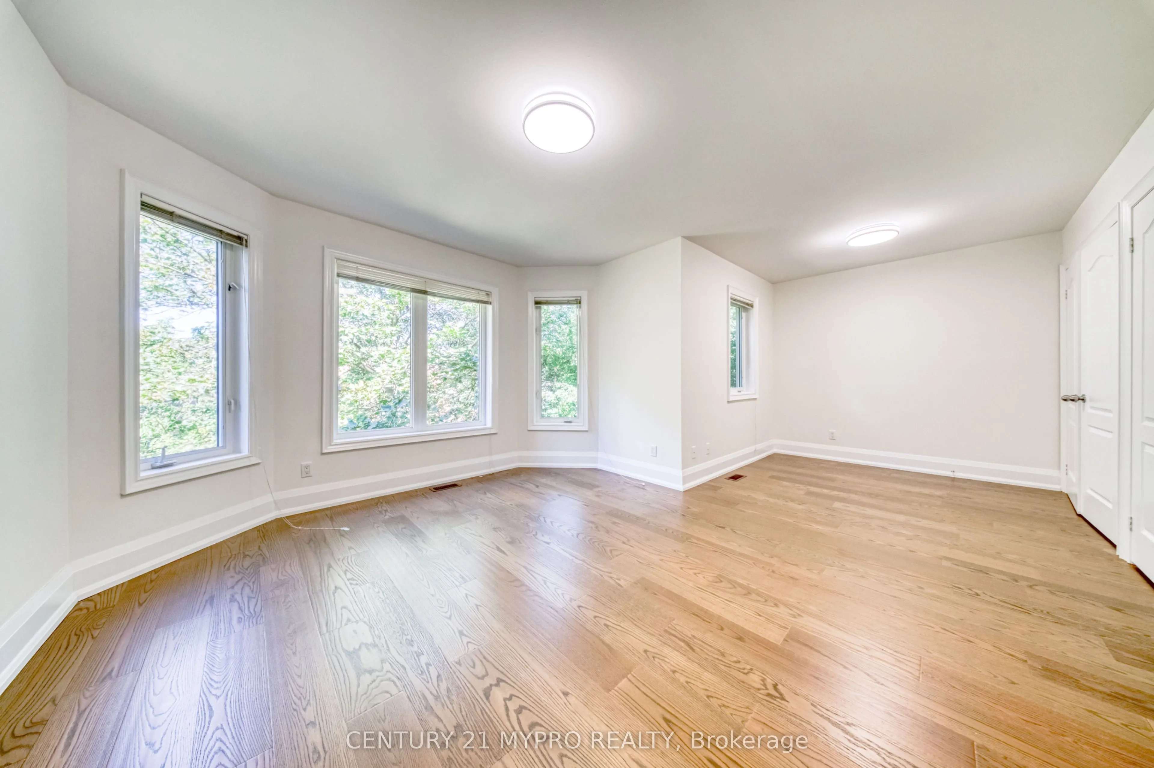 238 Poyntz Avenue
