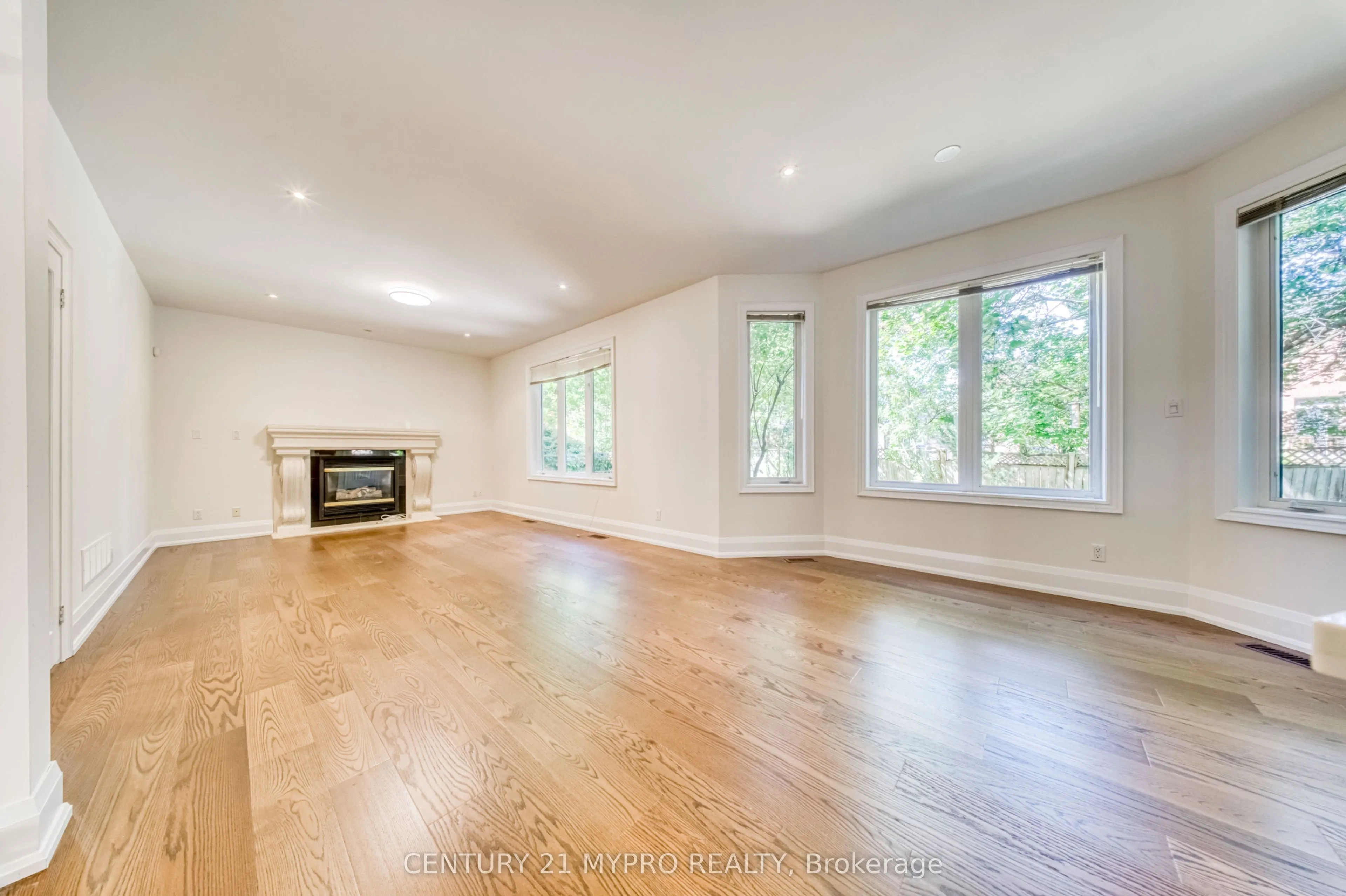 238 Poyntz Avenue