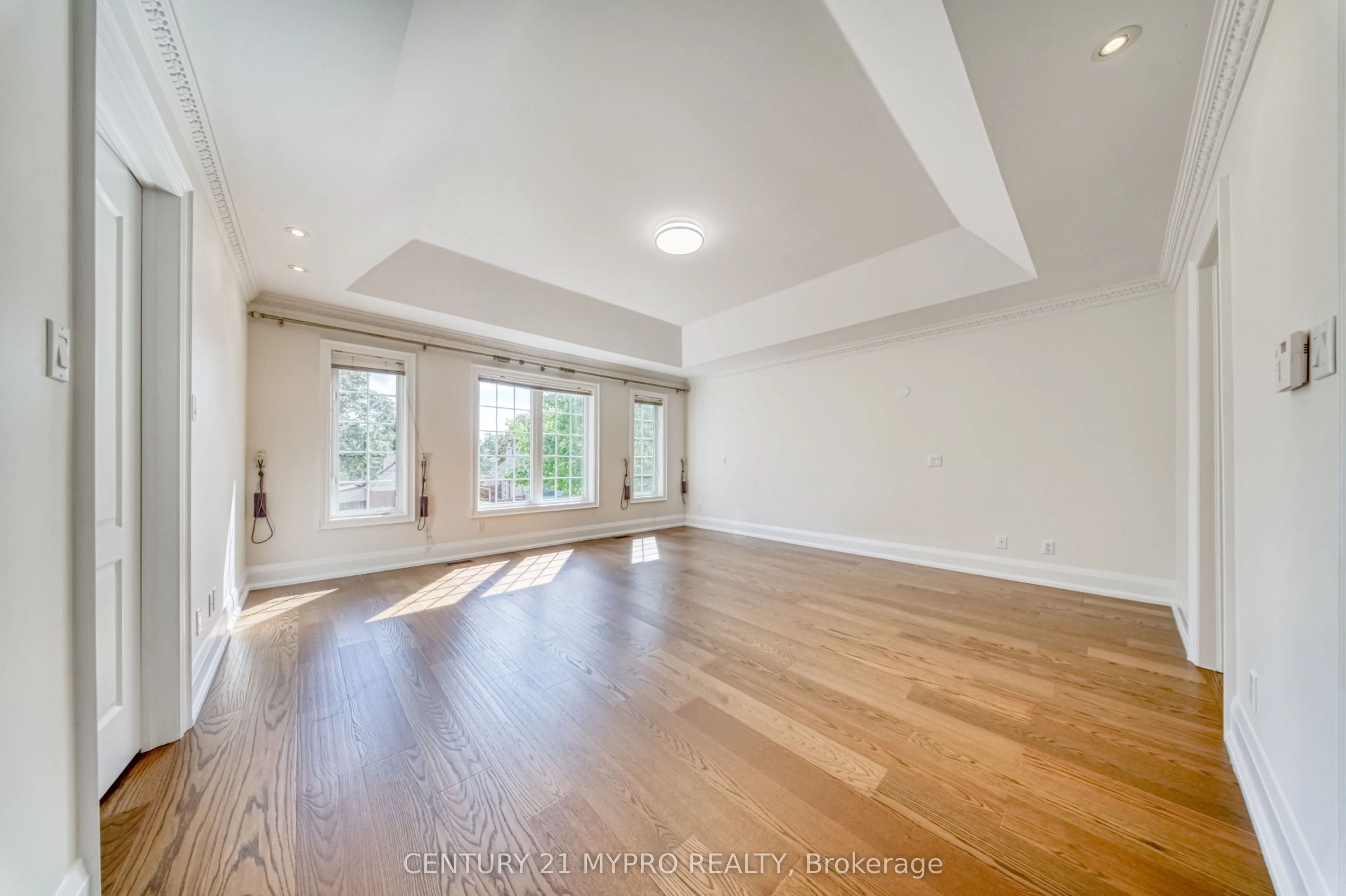 238 Poyntz Avenue
