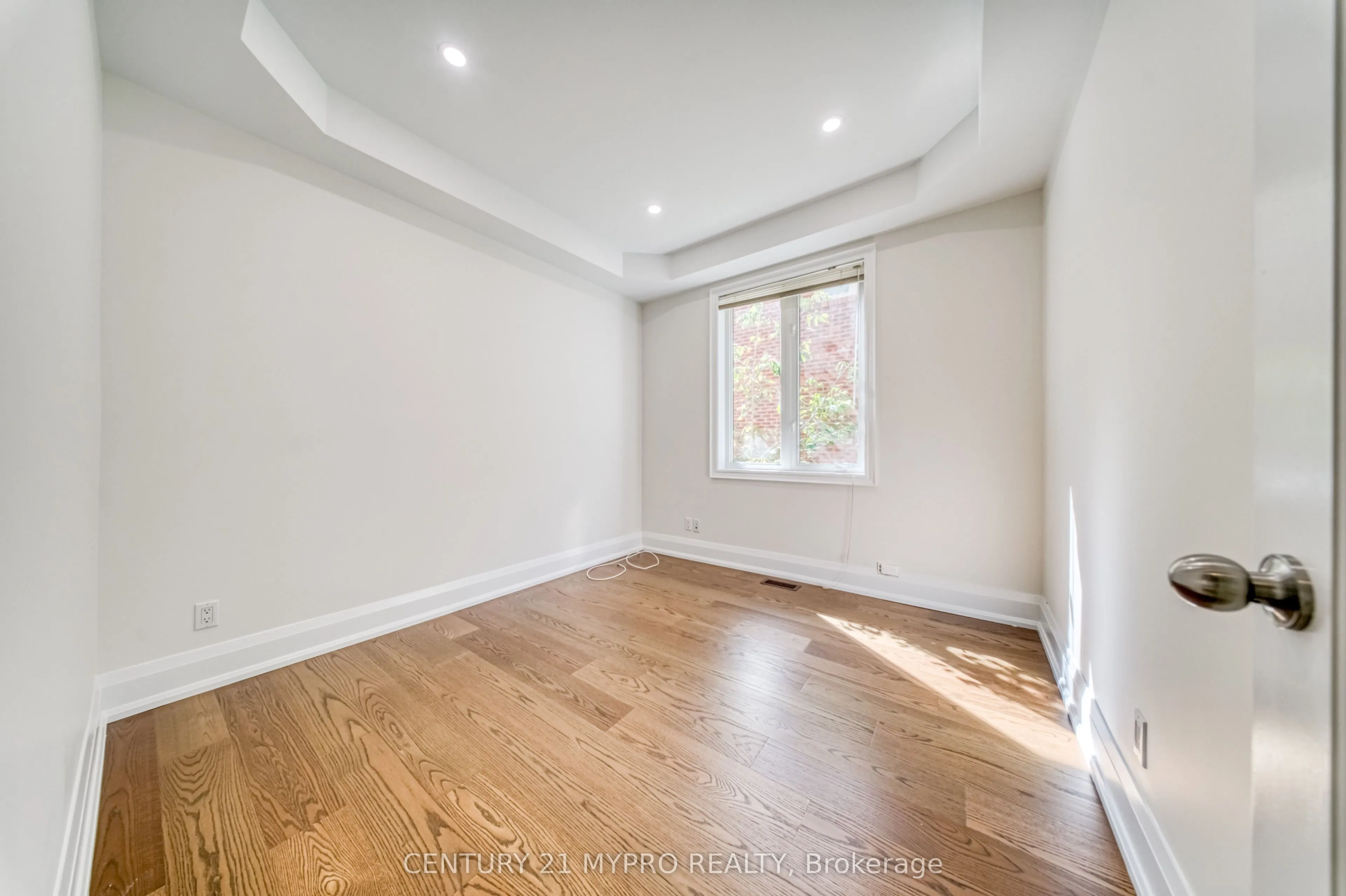 238 Poyntz Avenue