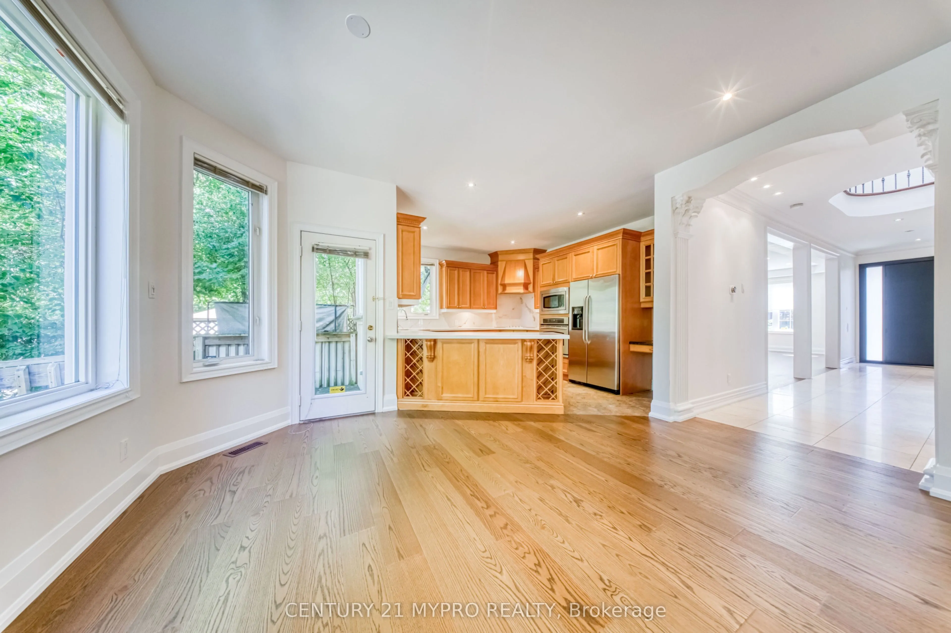 238 Poyntz Avenue