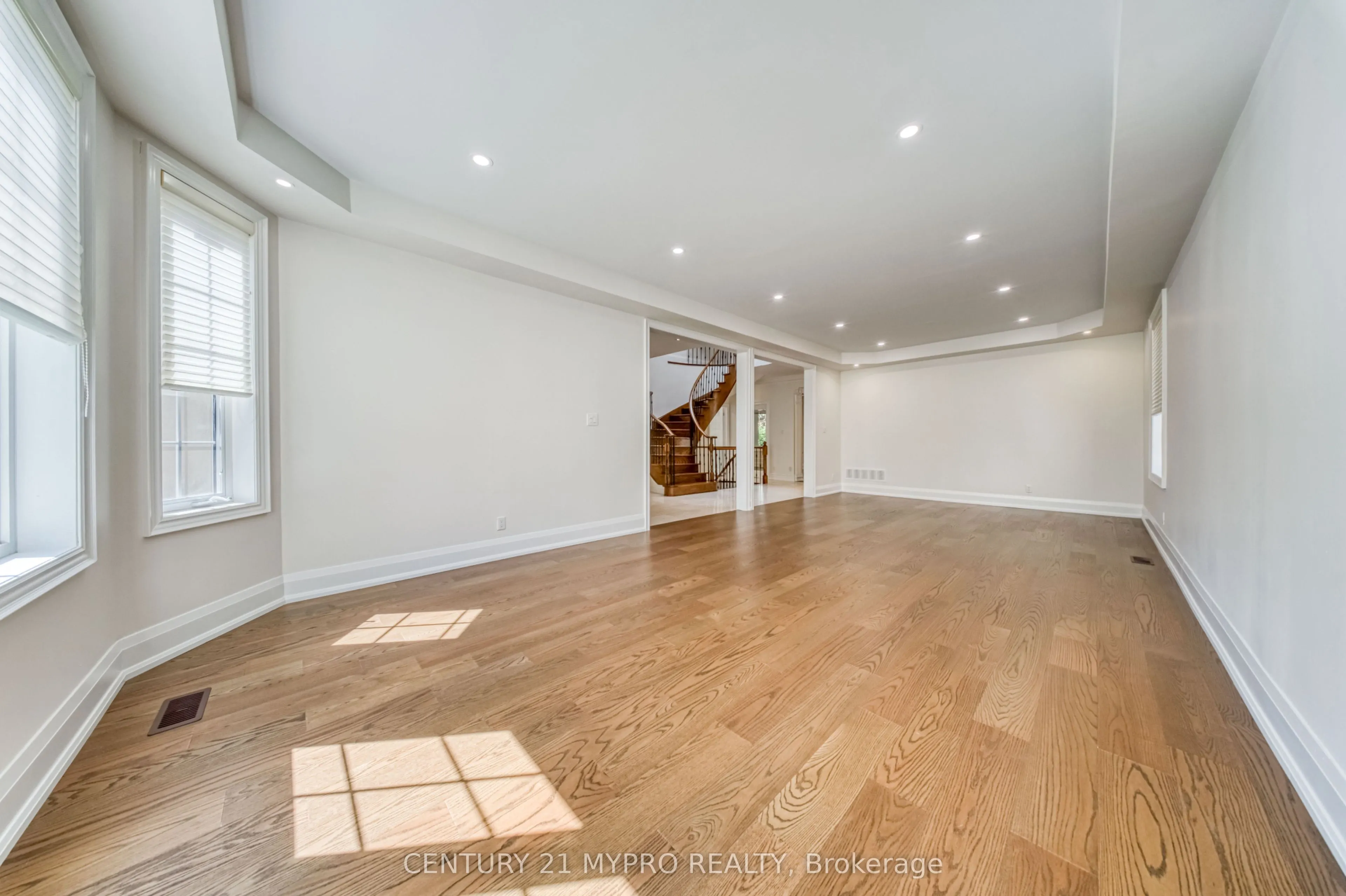 238 Poyntz Avenue