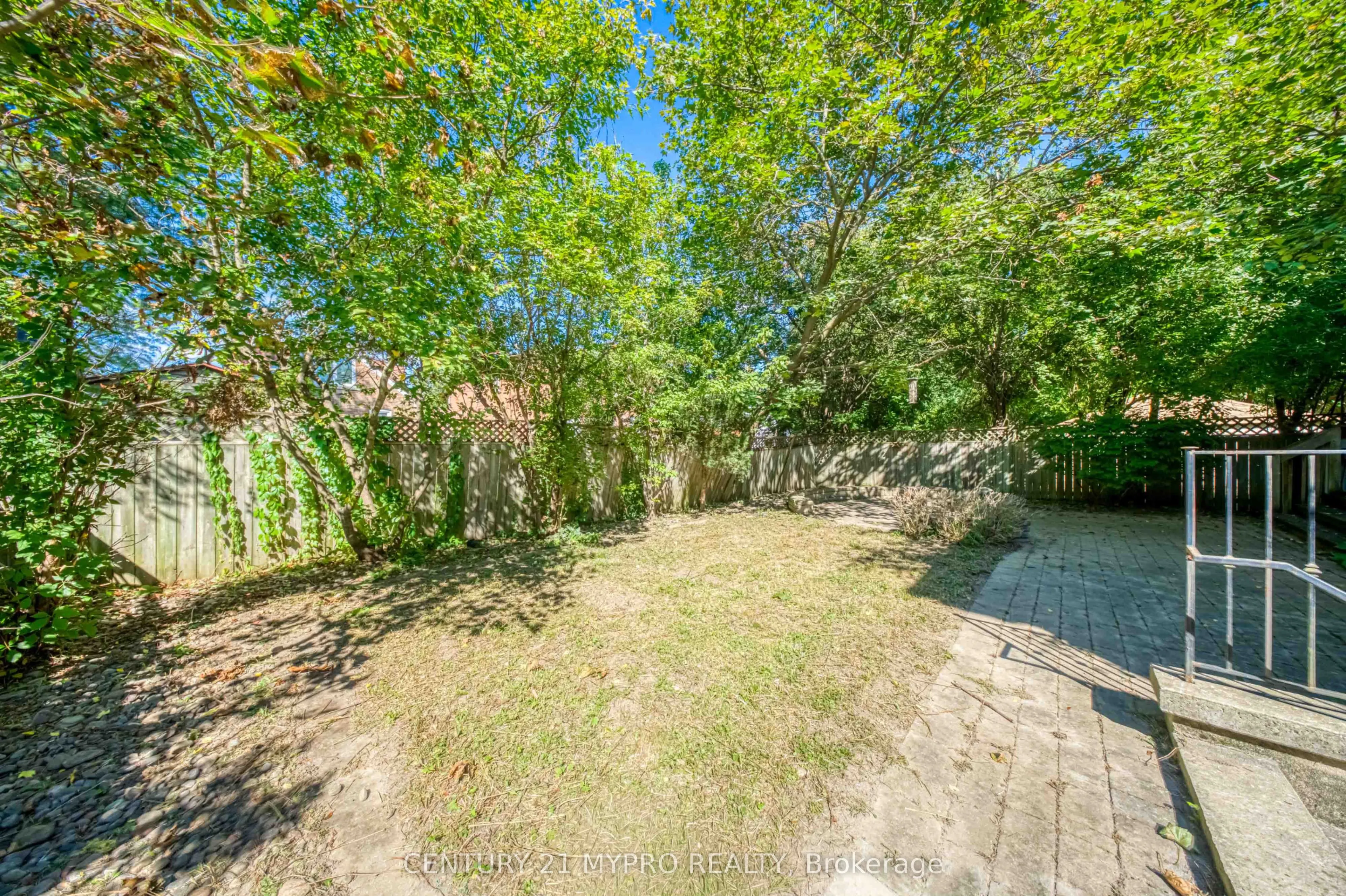 238 Poyntz Avenue
