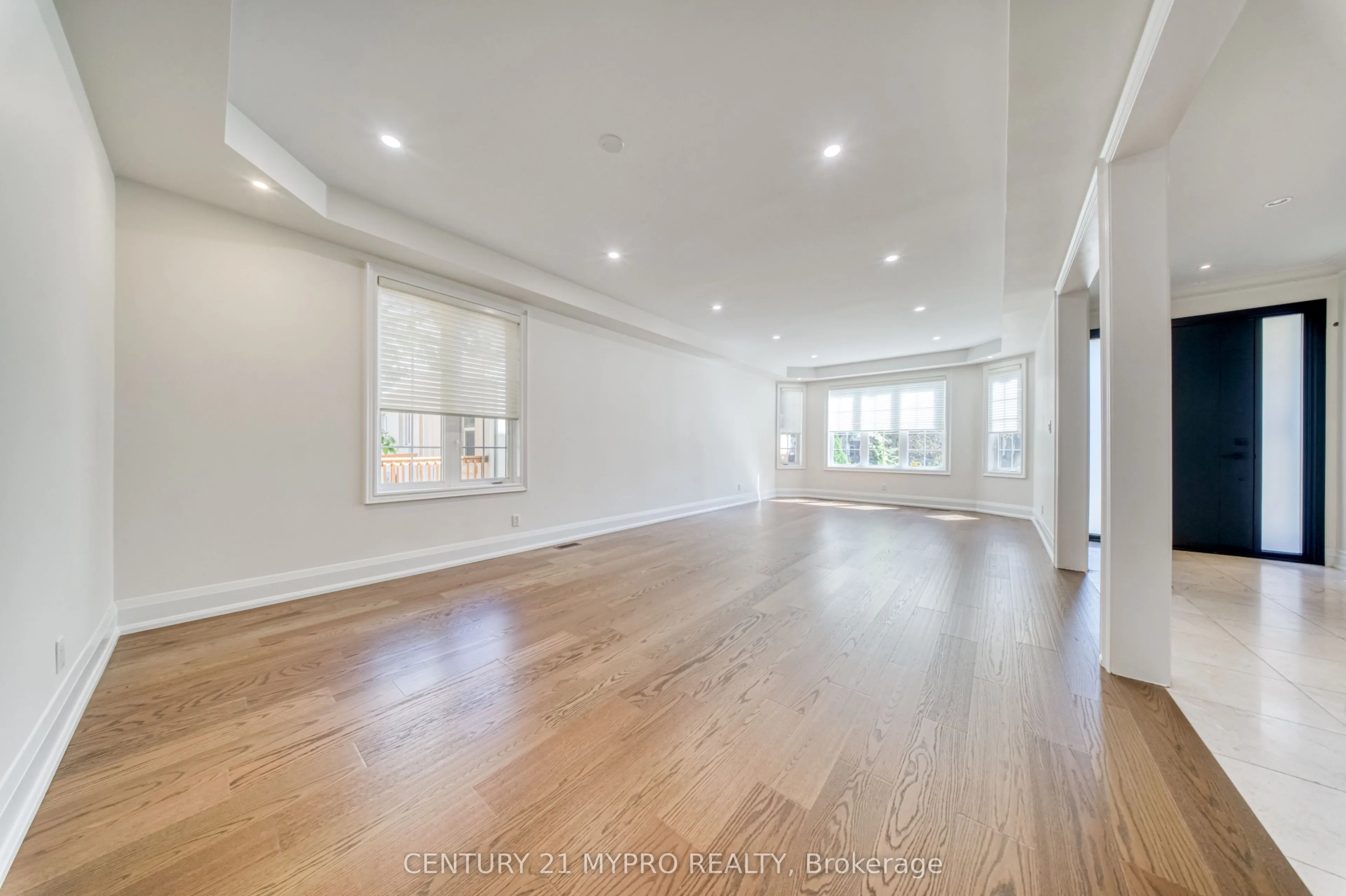 238 Poyntz Avenue