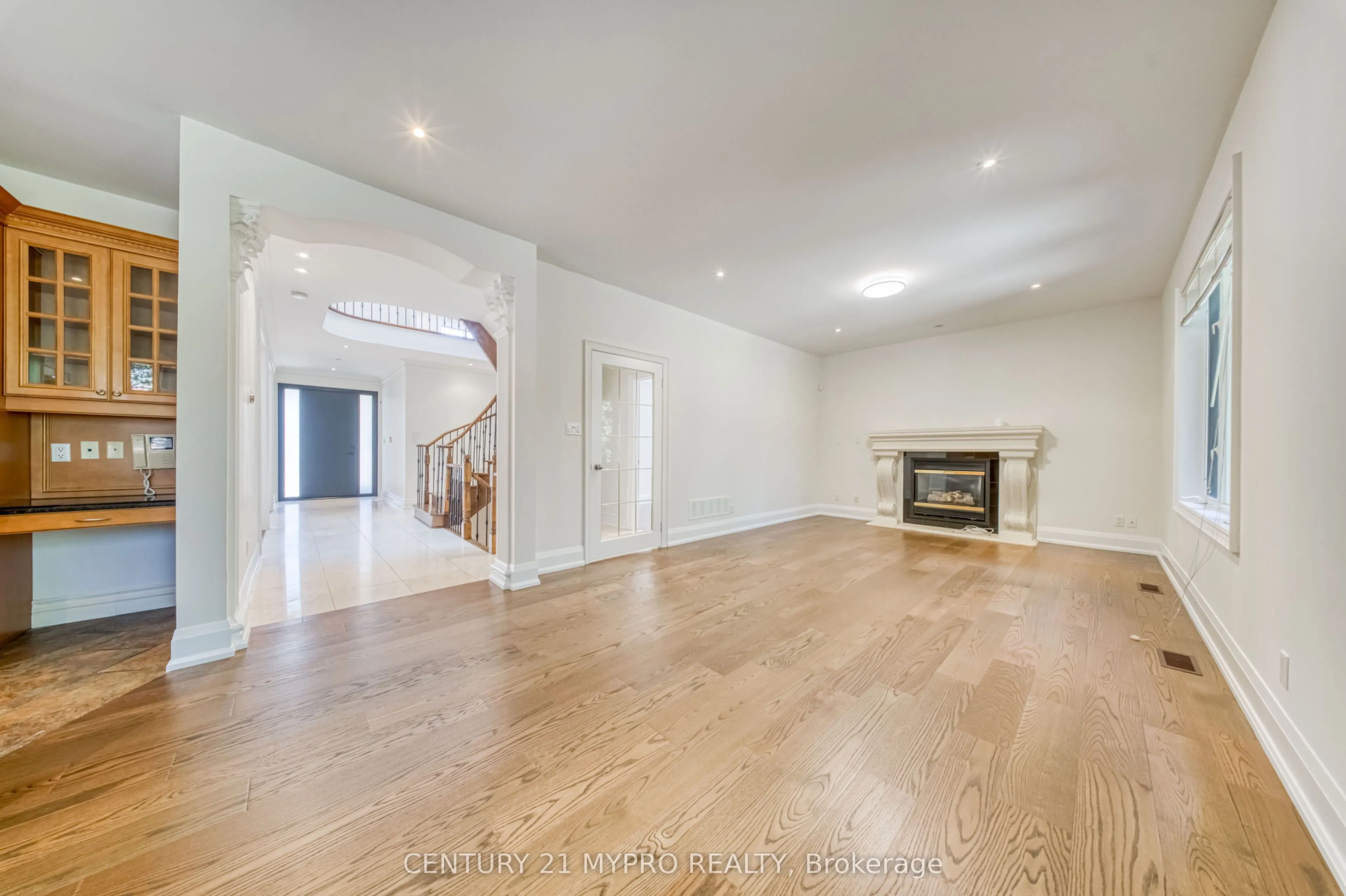 238 Poyntz Avenue