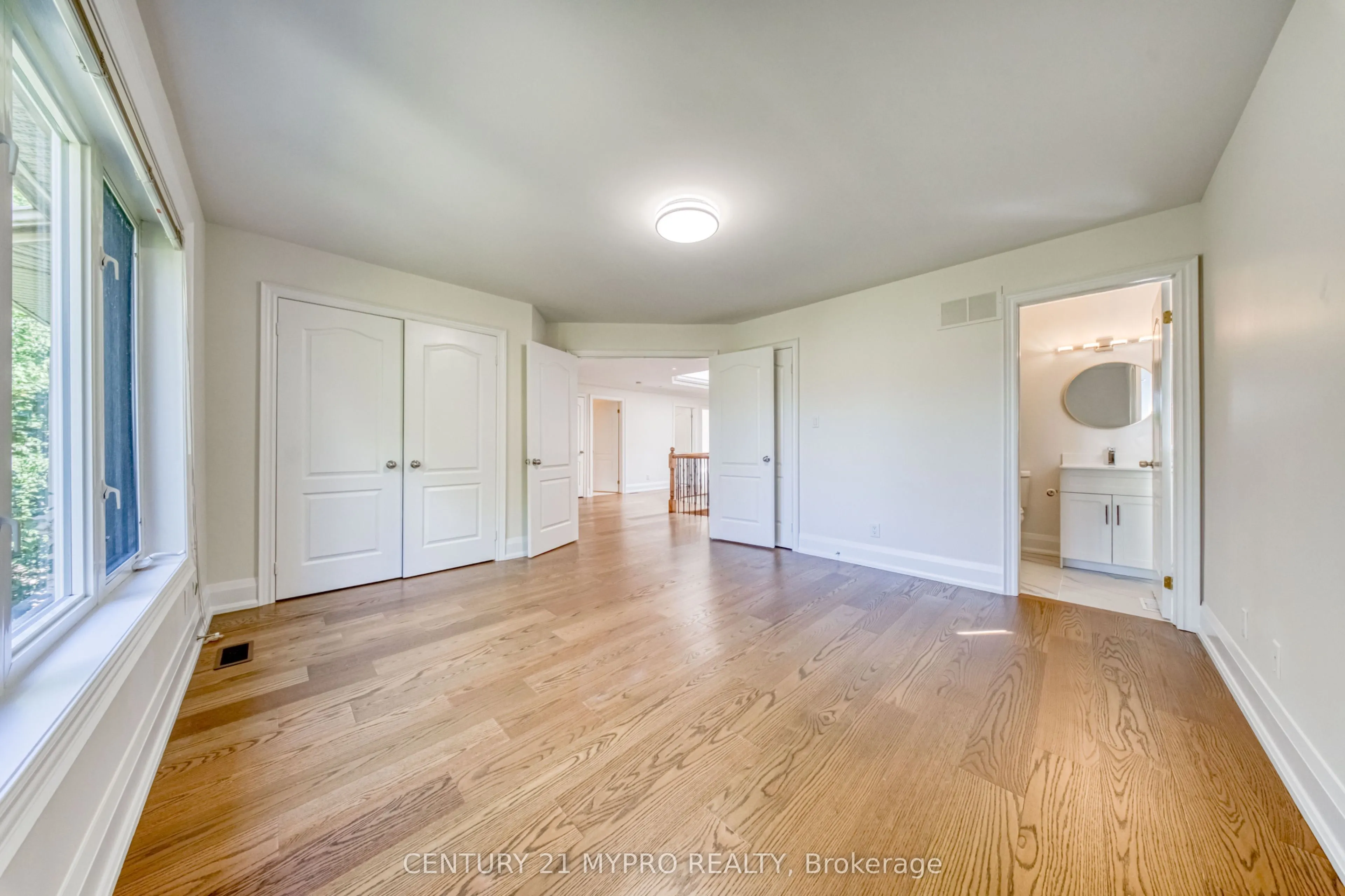 238 Poyntz Avenue