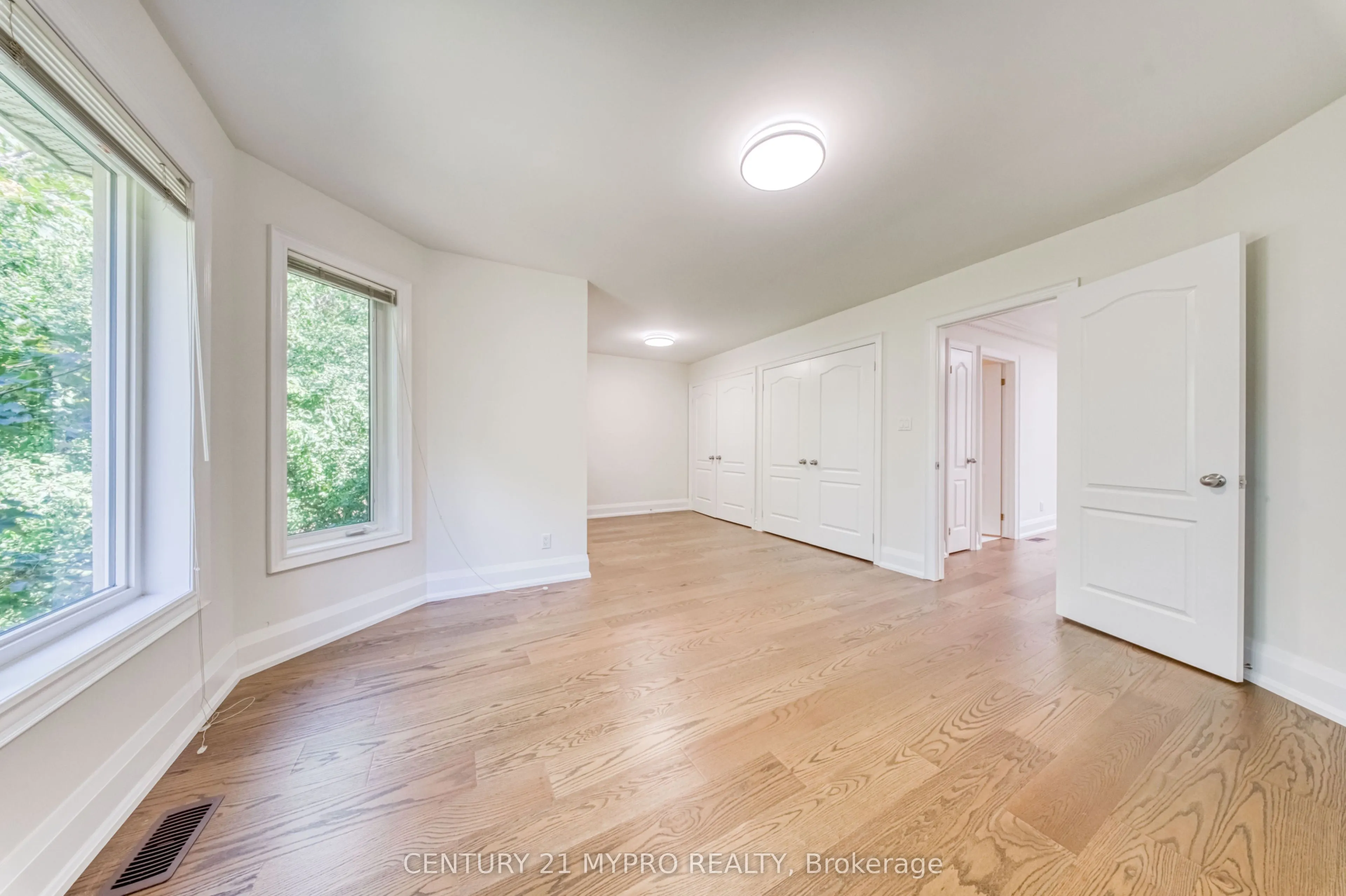 238 Poyntz Avenue