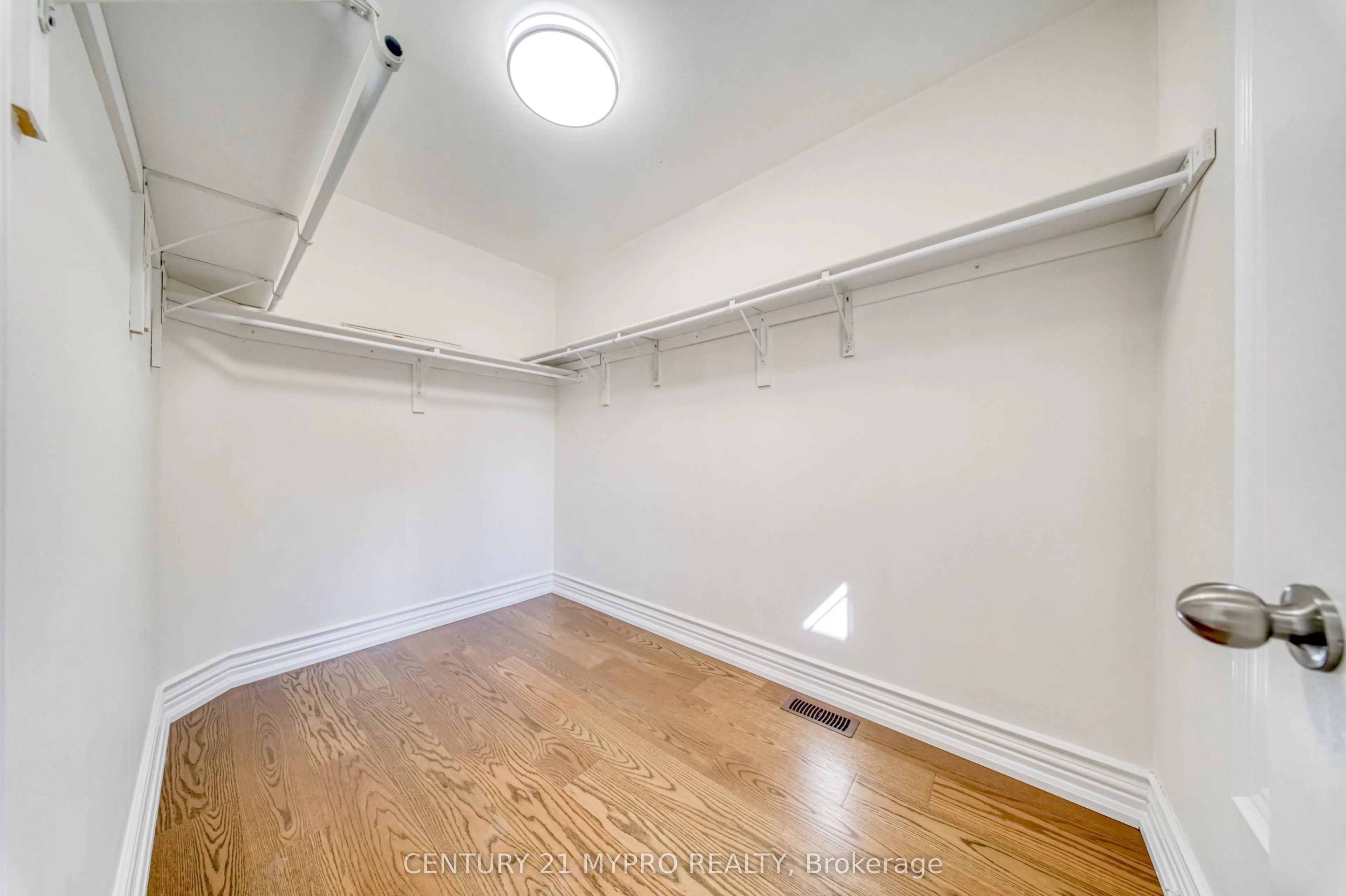 238 Poyntz Avenue
