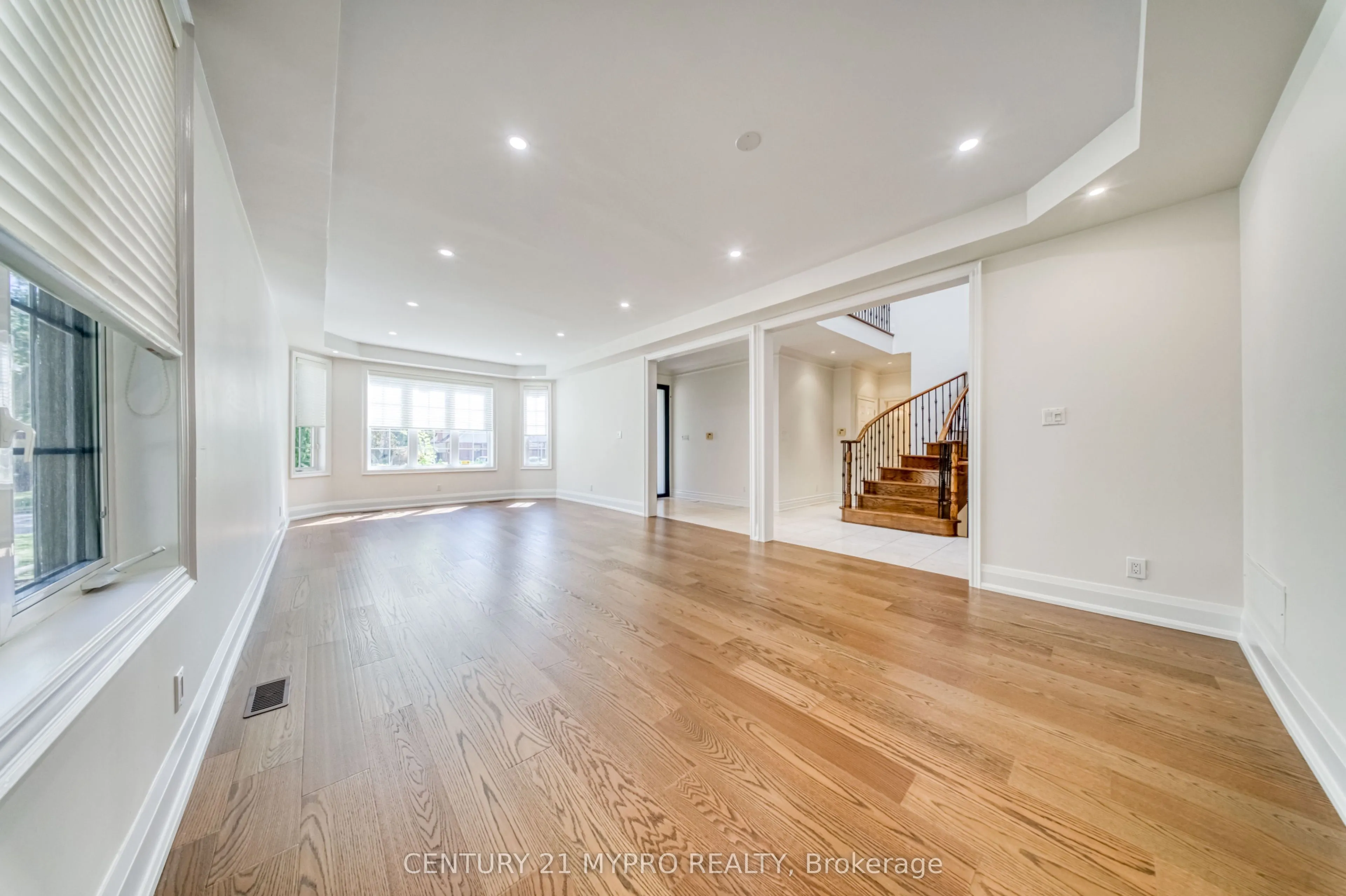 238 Poyntz Avenue