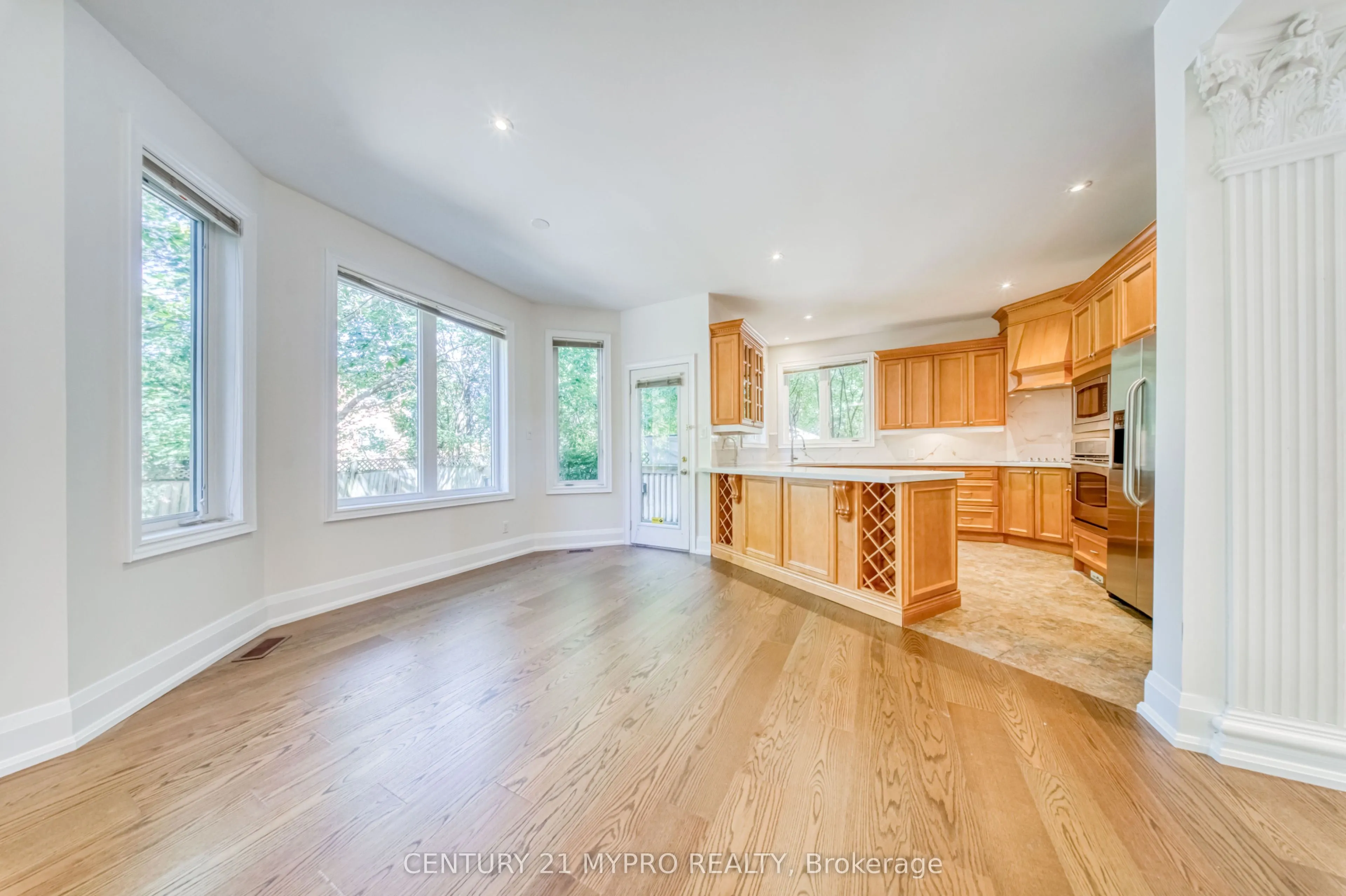 238 Poyntz Avenue