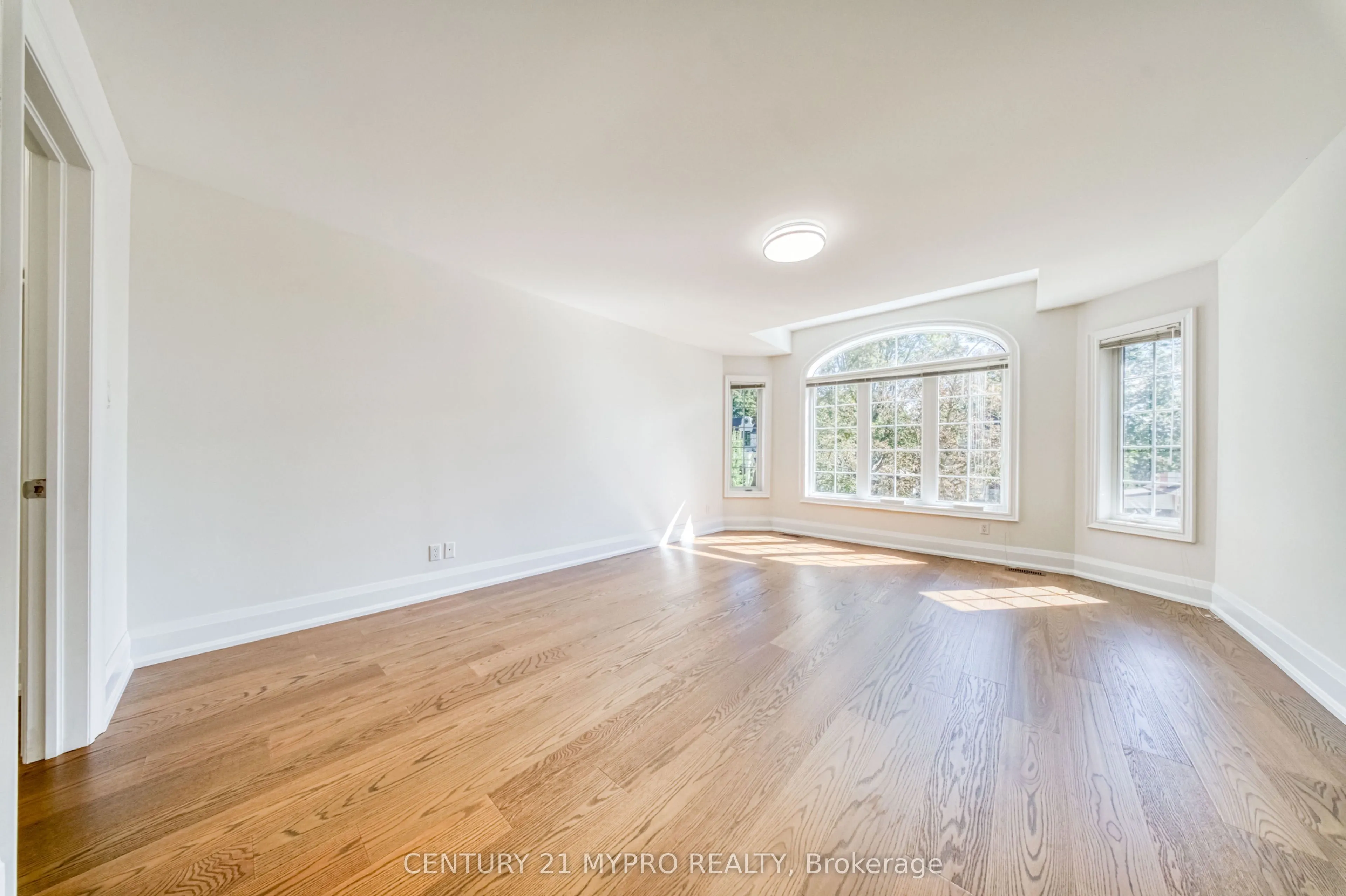 238 Poyntz Avenue