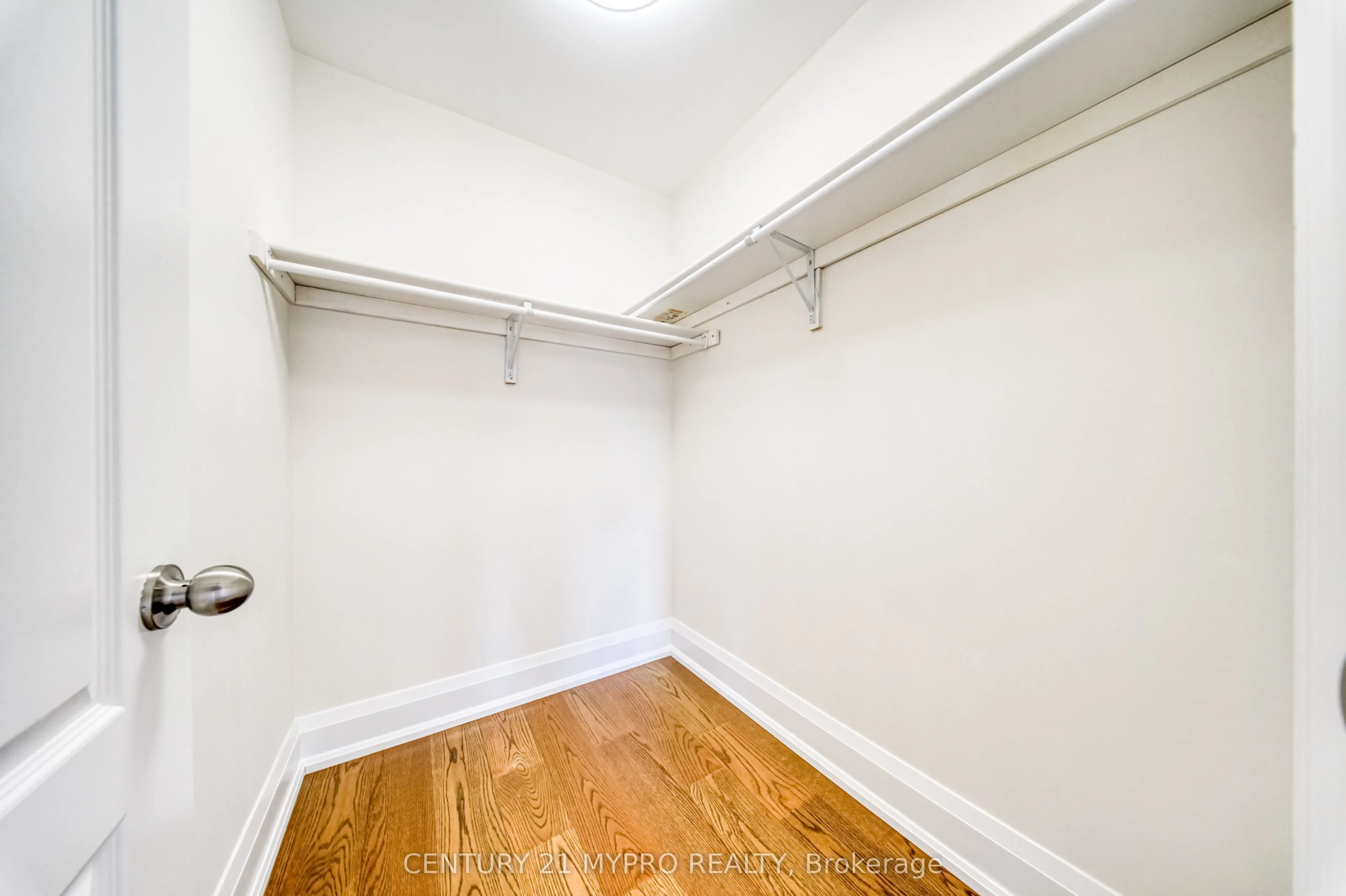 238 Poyntz Avenue