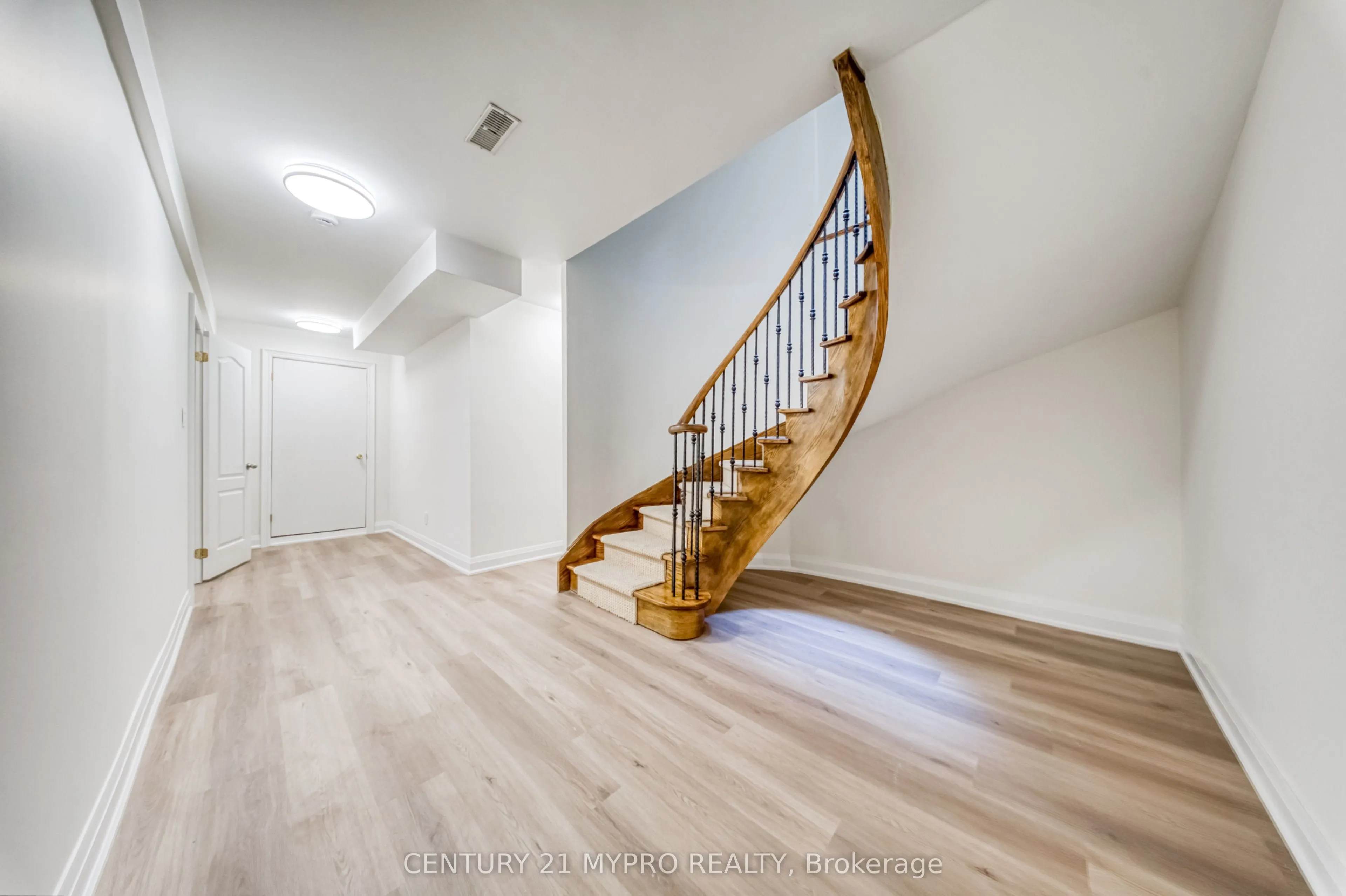 238 Poyntz Avenue