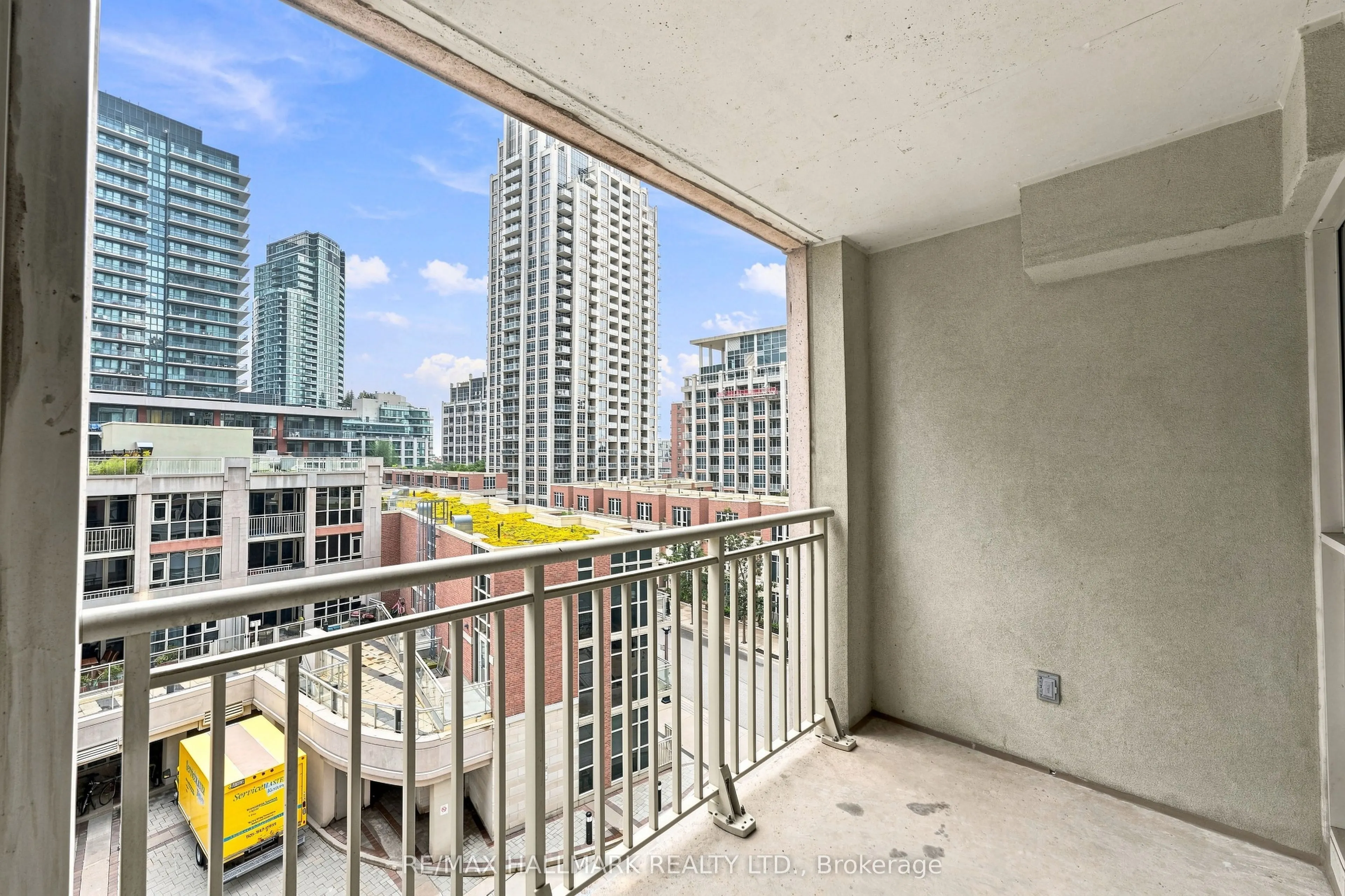 35 Bastion Street #706