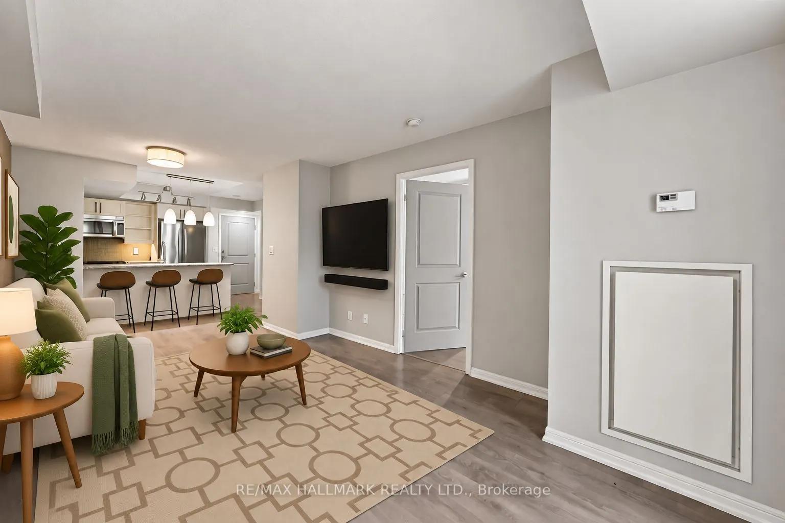 35 Bastion Street #706