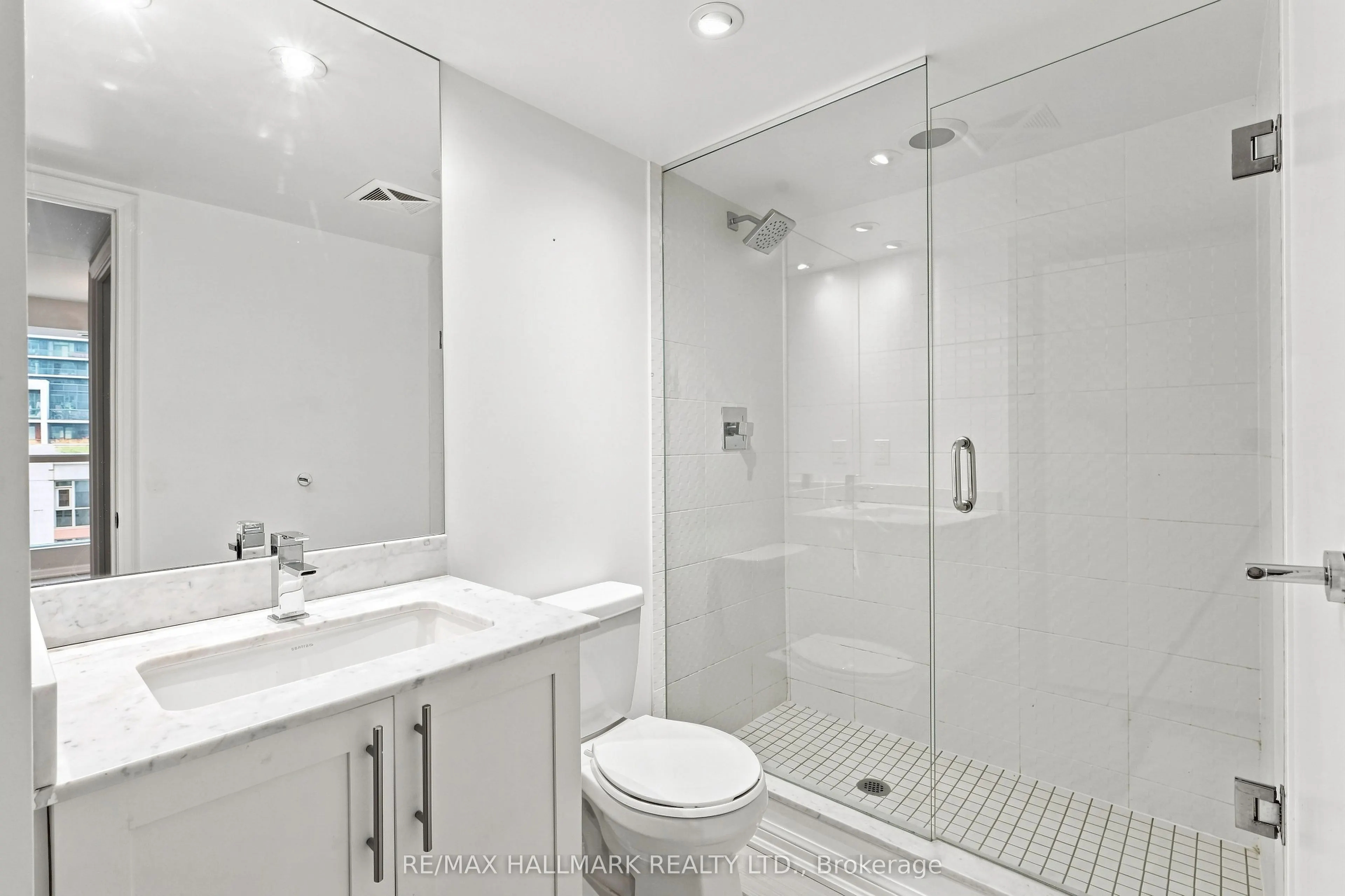 35 Bastion Street #706