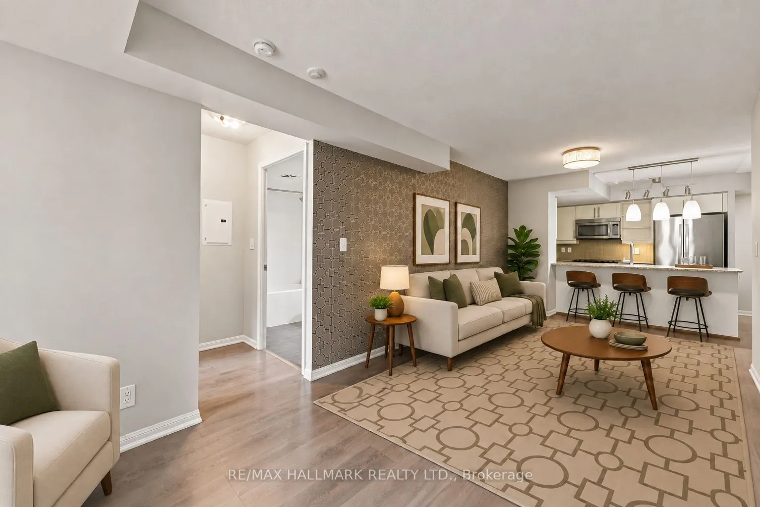 35 Bastion Street #706