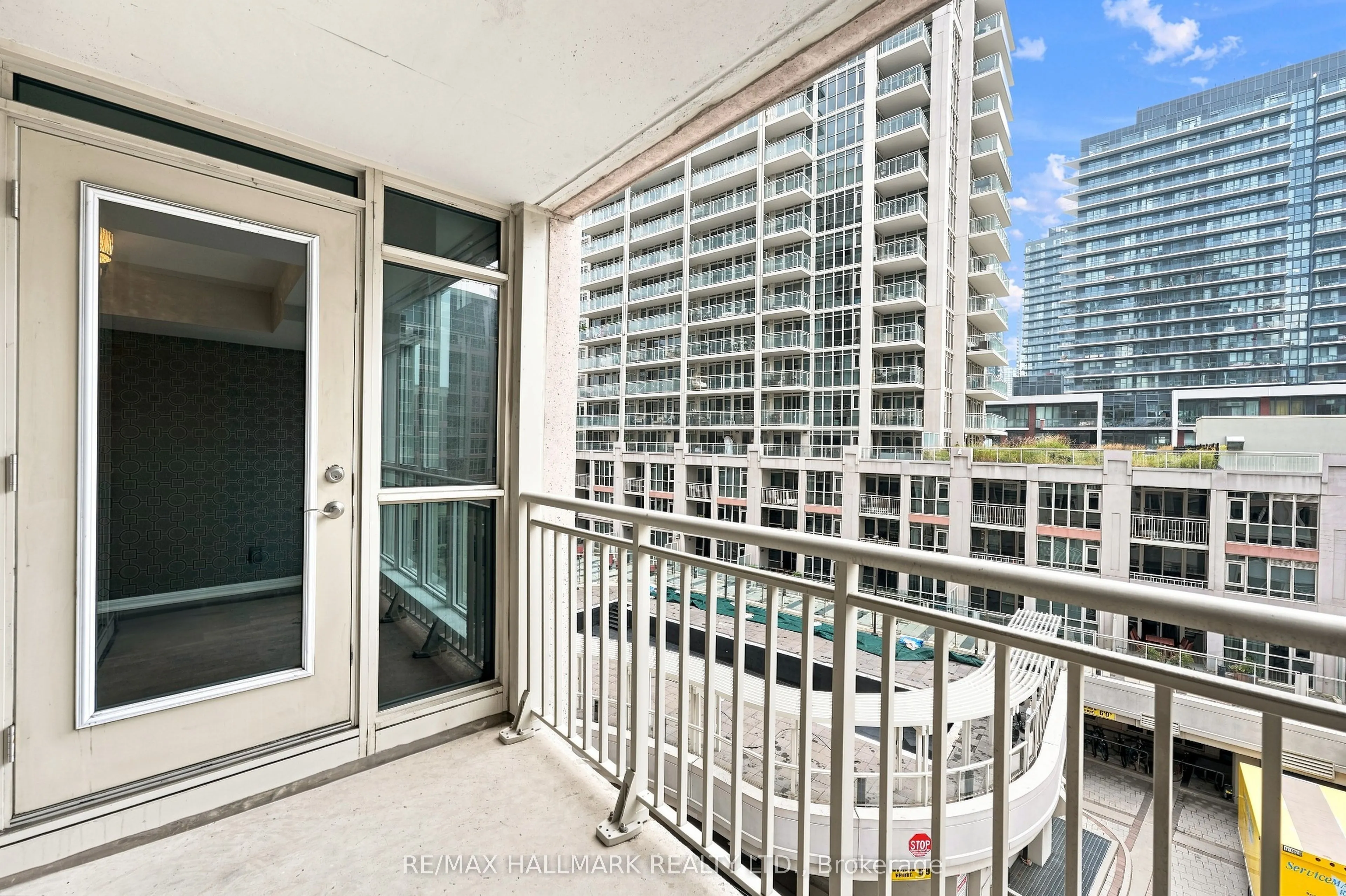 35 Bastion Street #706