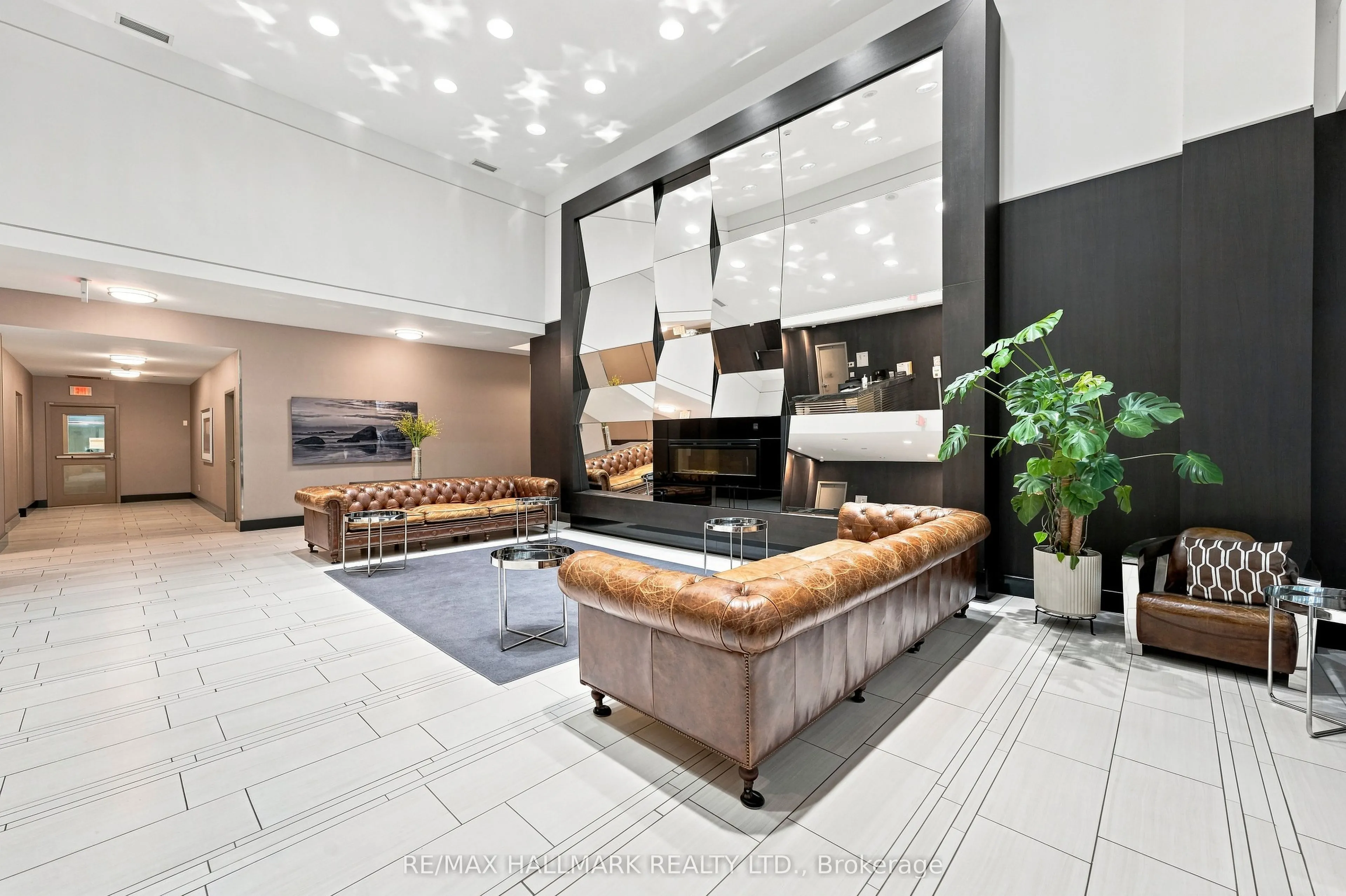 35 Bastion Street #706
