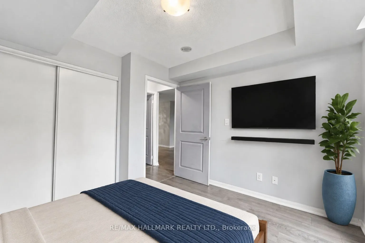 35 Bastion Street #706