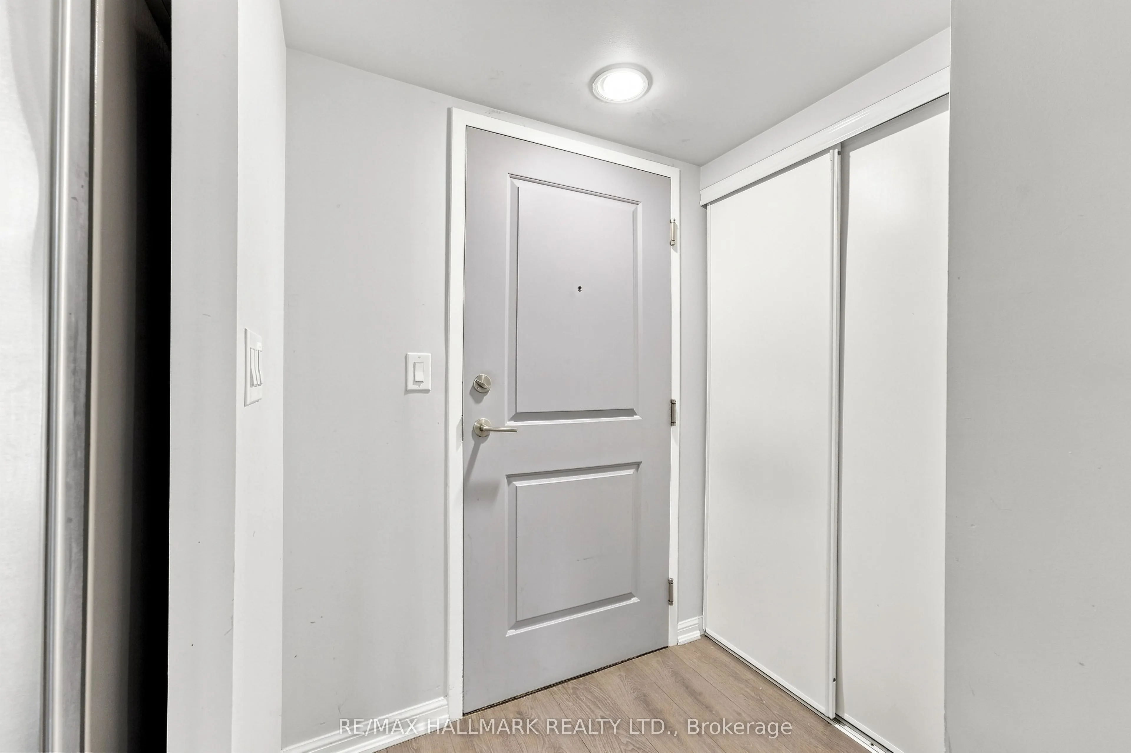 35 Bastion Street #706