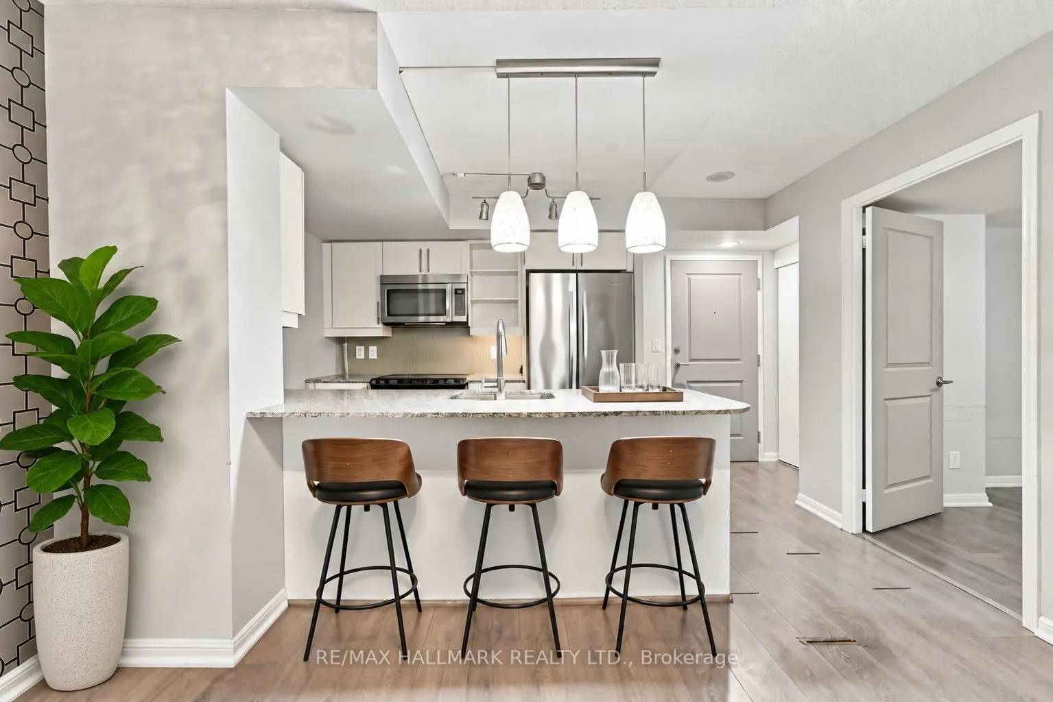 35 Bastion Street #706